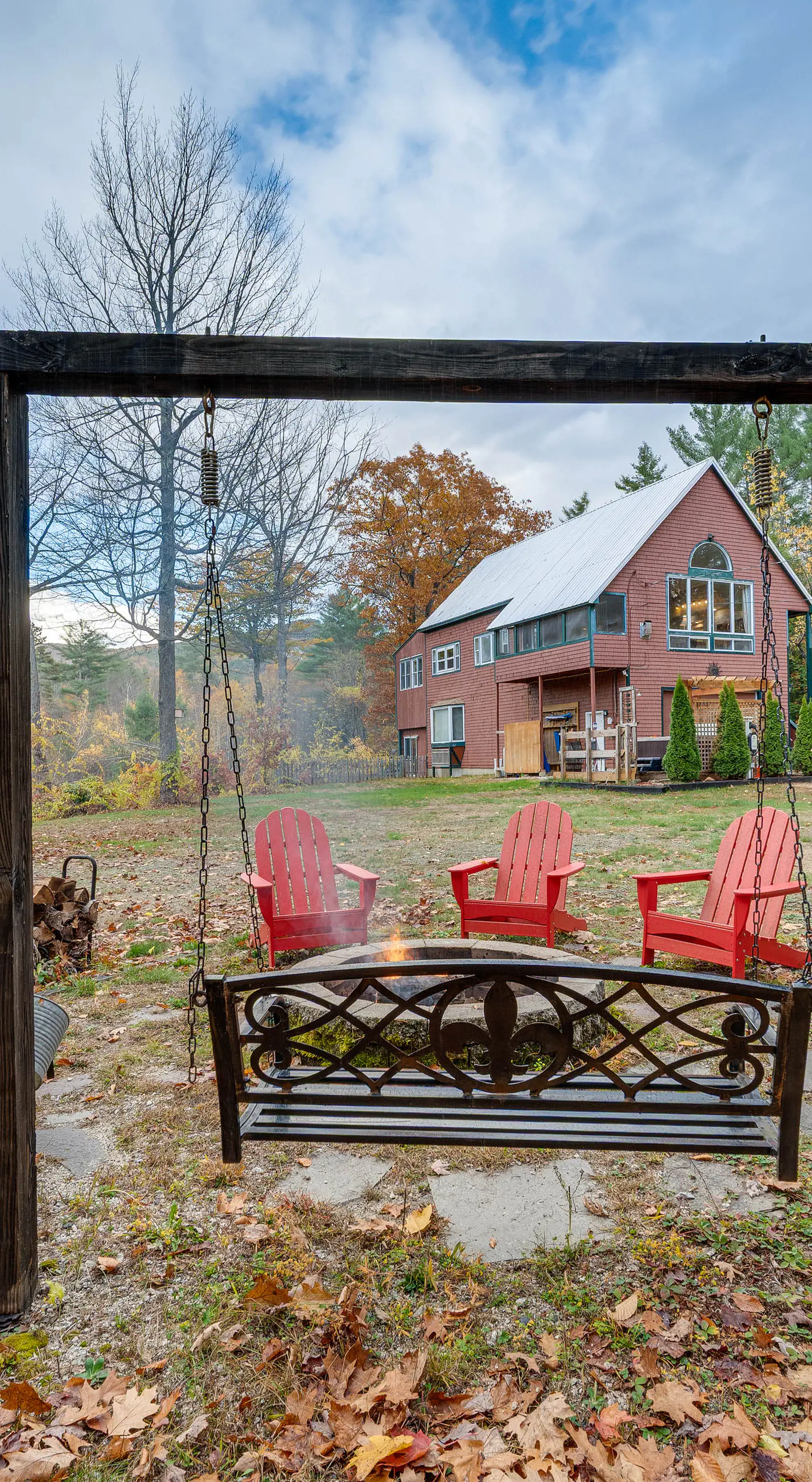 White Mountains Home w/ Hot Tub - Walk to Town!