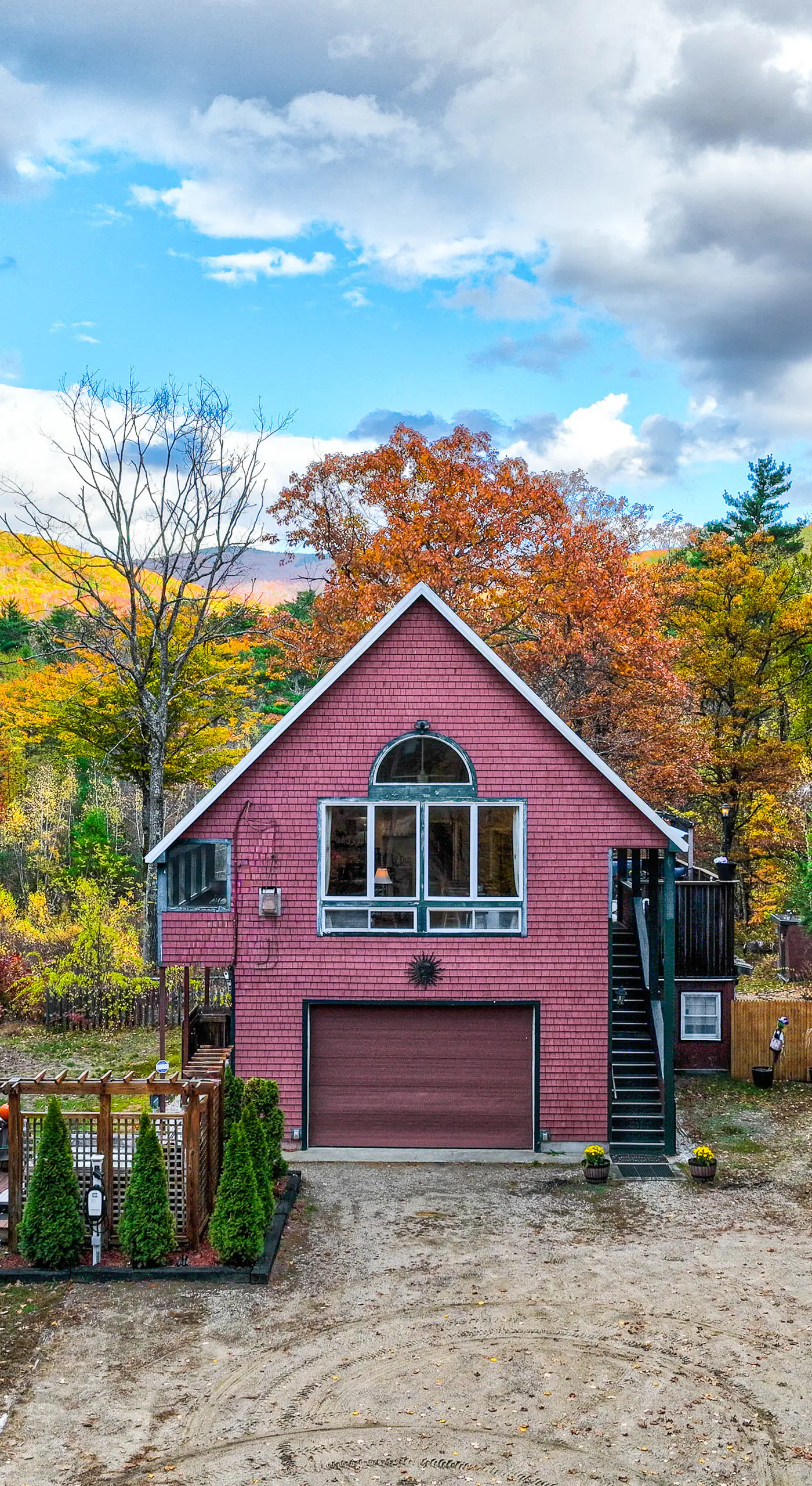 White Mountains Home w/ Hot Tub - Walk to Town!