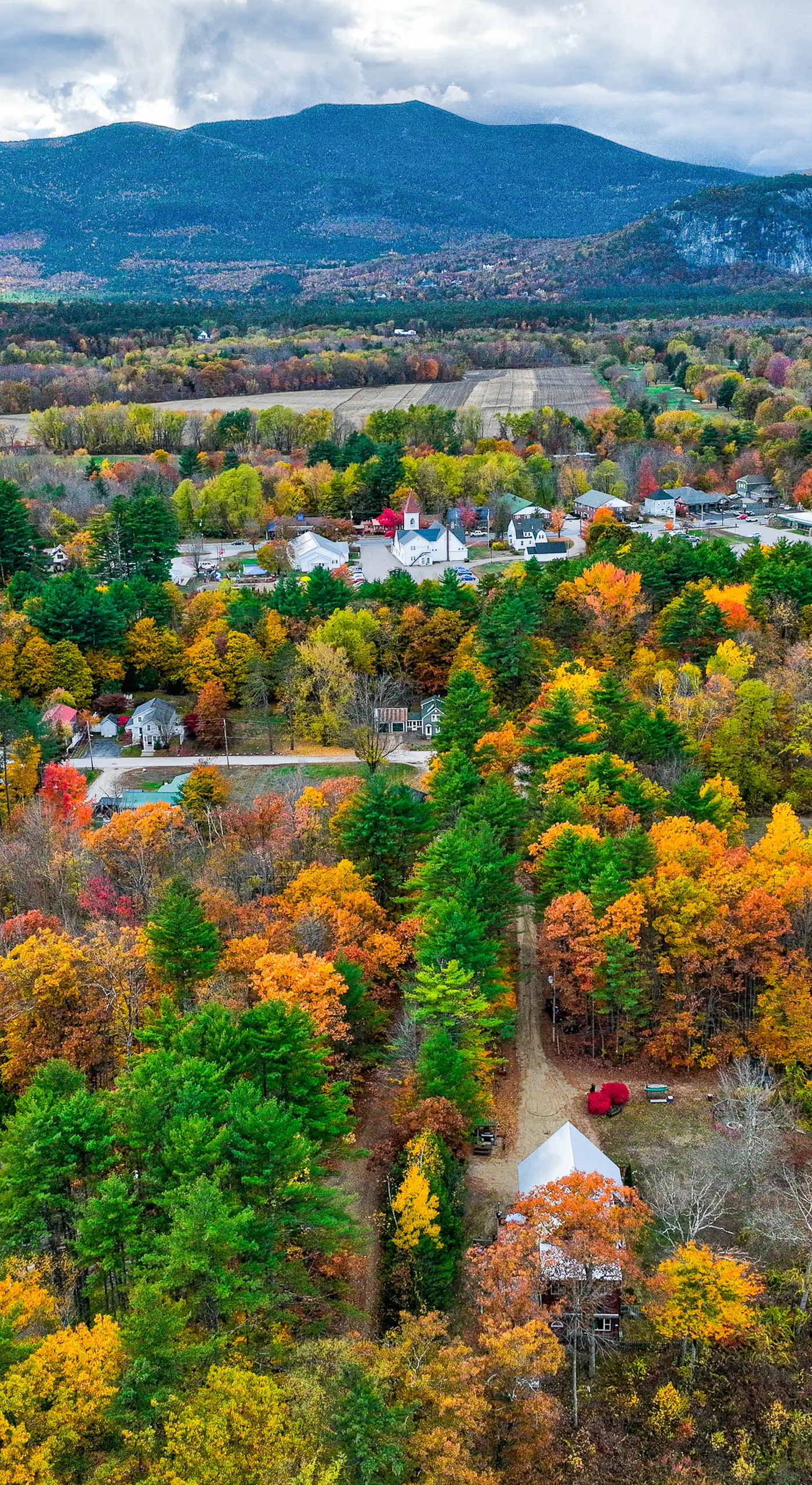 White Mountains Home w/ Hot Tub - Walk to Town!