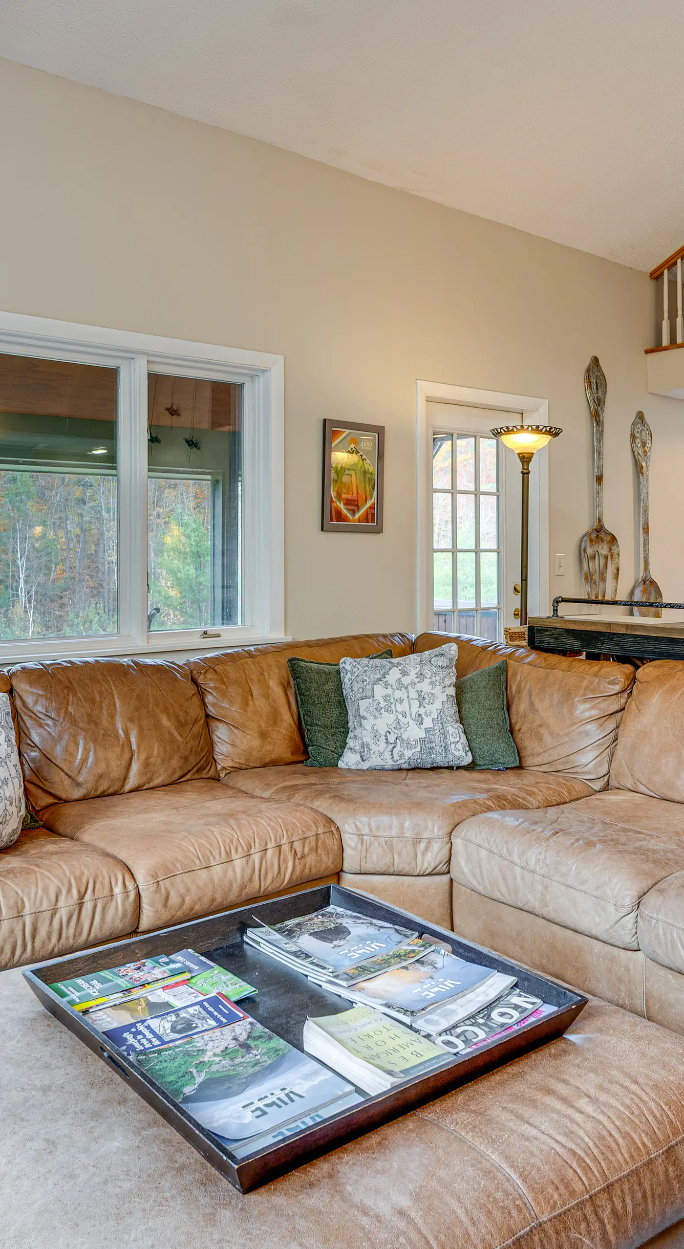 White Mountains Home w/ Hot Tub - Walk to Town!
