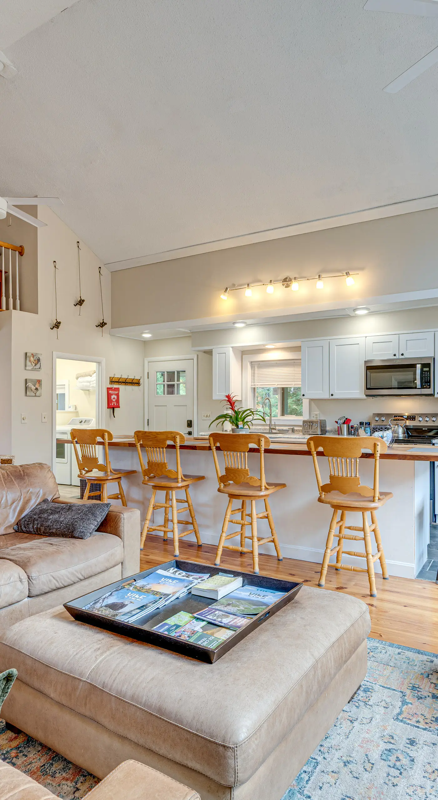 White Mountains Home w/ Hot Tub - Walk to Town!