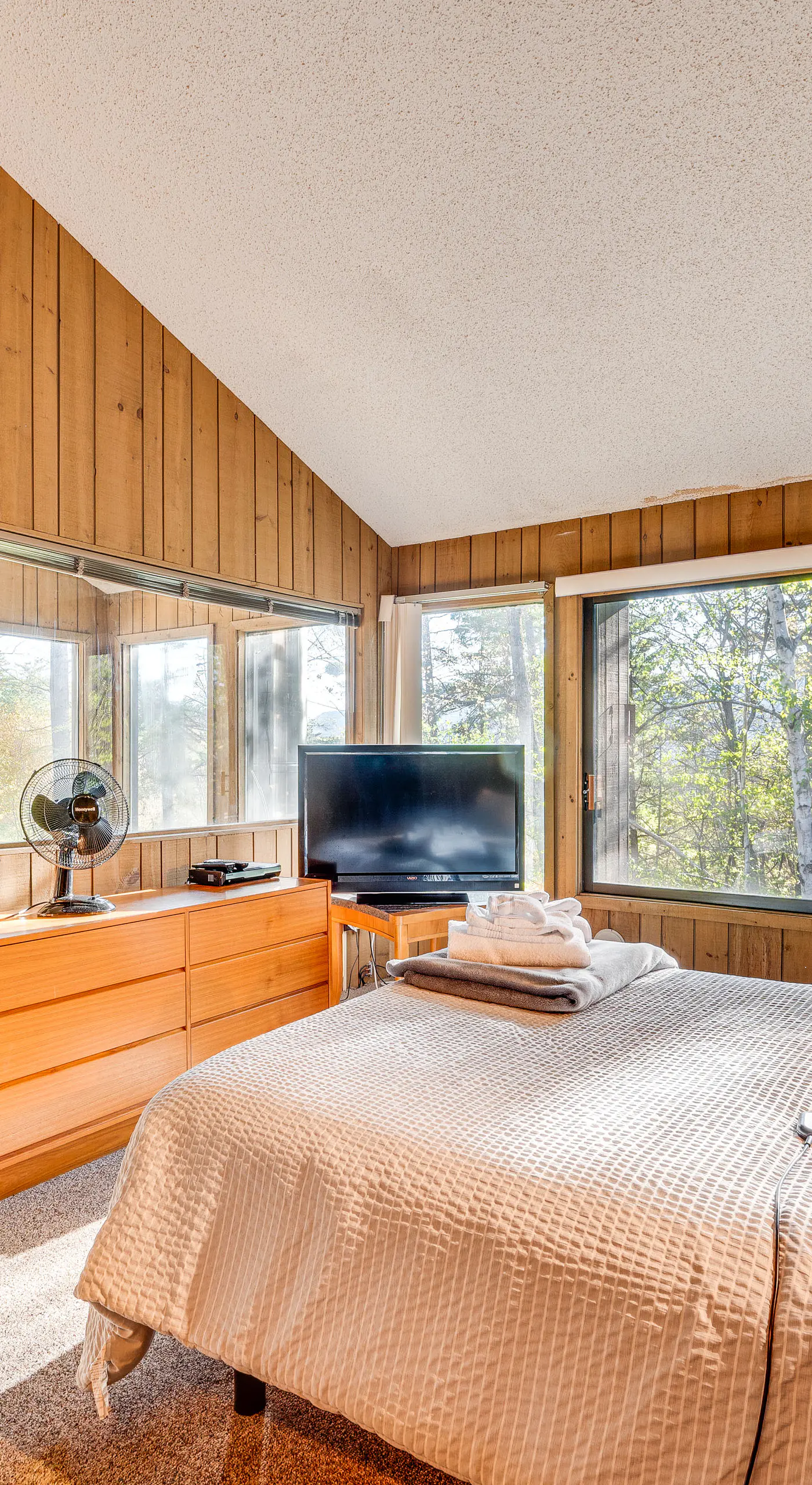 0.5 Mi to Dtwn & Trails: Conway Condo w/ Hot Tub!
