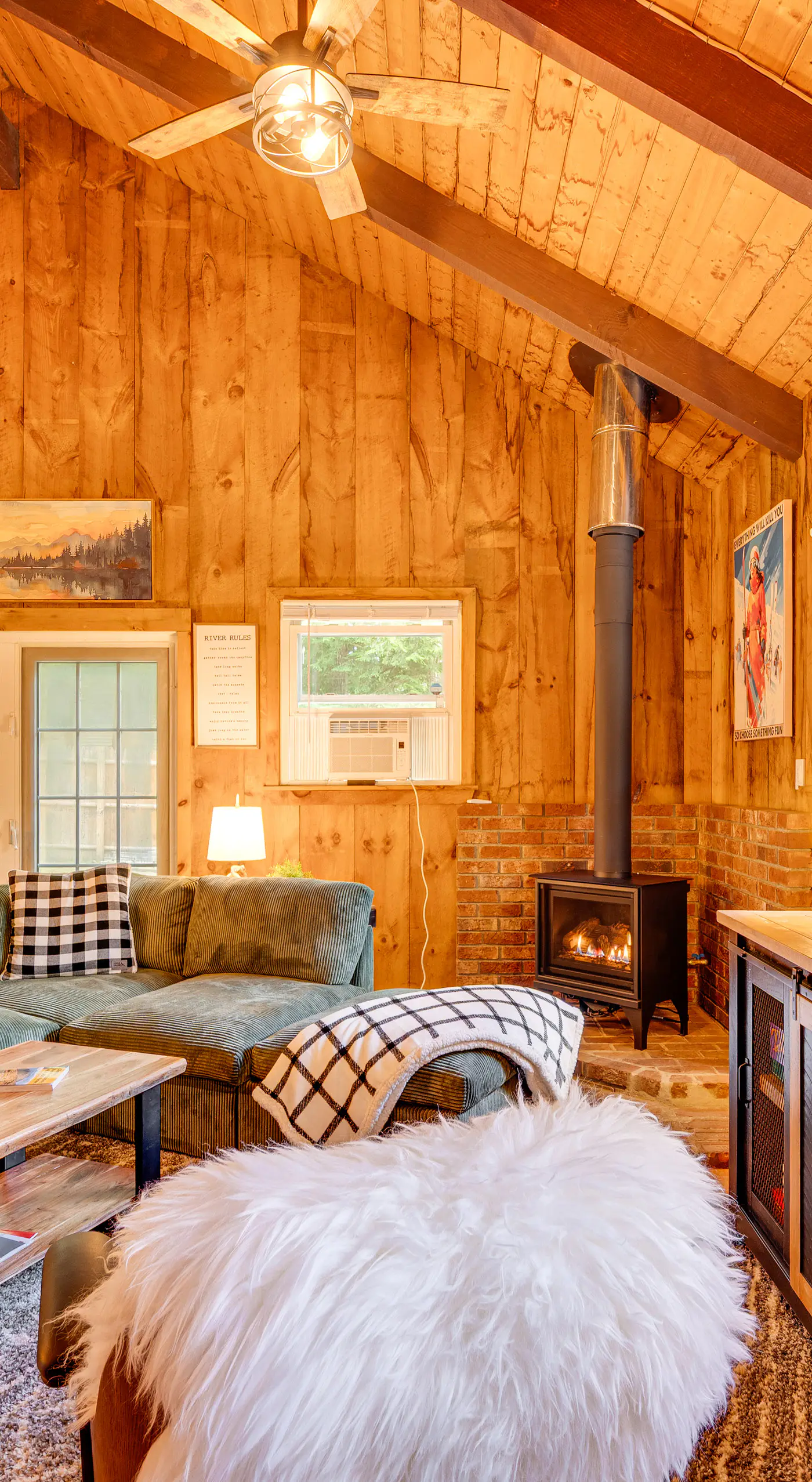 2 Mi to Conway: Cozy Cabin w/ Grill & Yard!