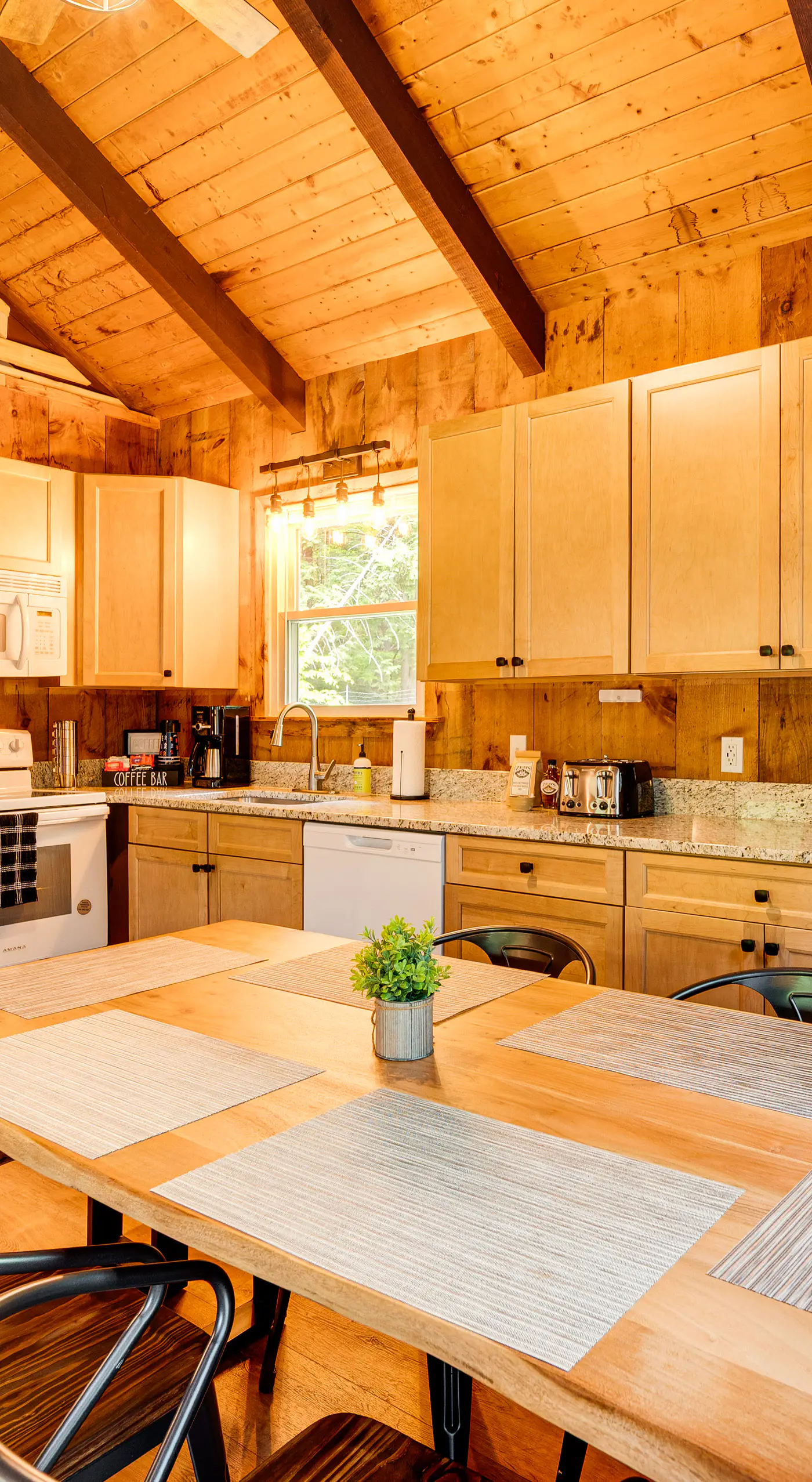 2 Mi to Conway: Cozy Cabin w/ Grill & Yard!