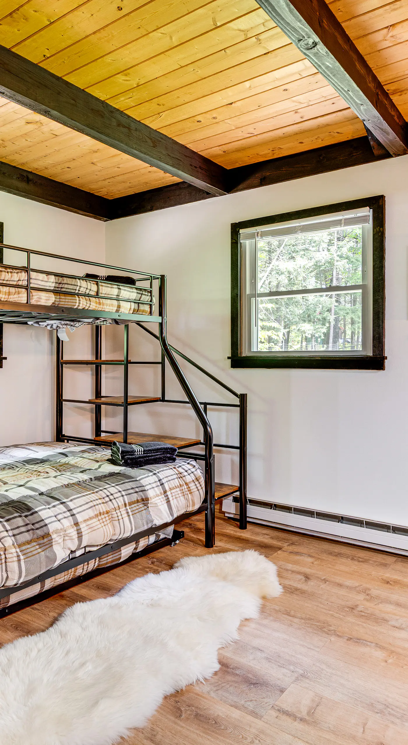 2 Mi to Conway: Cozy Cabin w/ Grill & Yard!