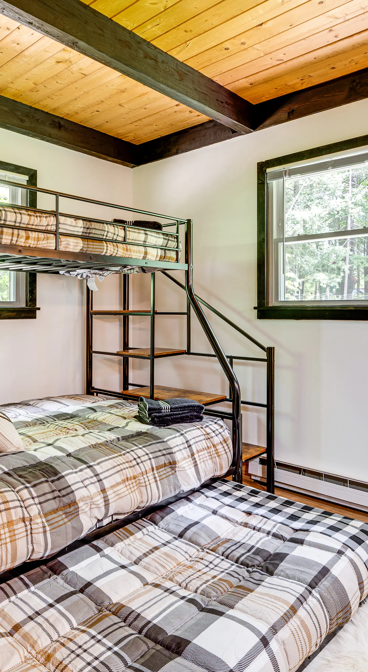 2 Mi to Conway: Cozy Cabin w/ Grill & Yard!