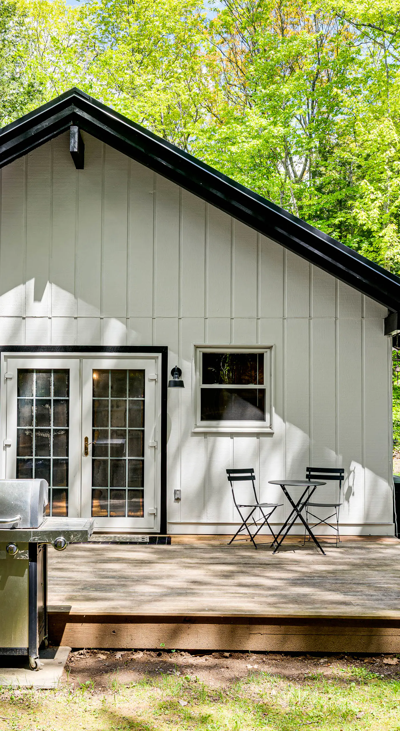 2 Mi to Conway: Cozy Cabin w/ Grill & Yard!