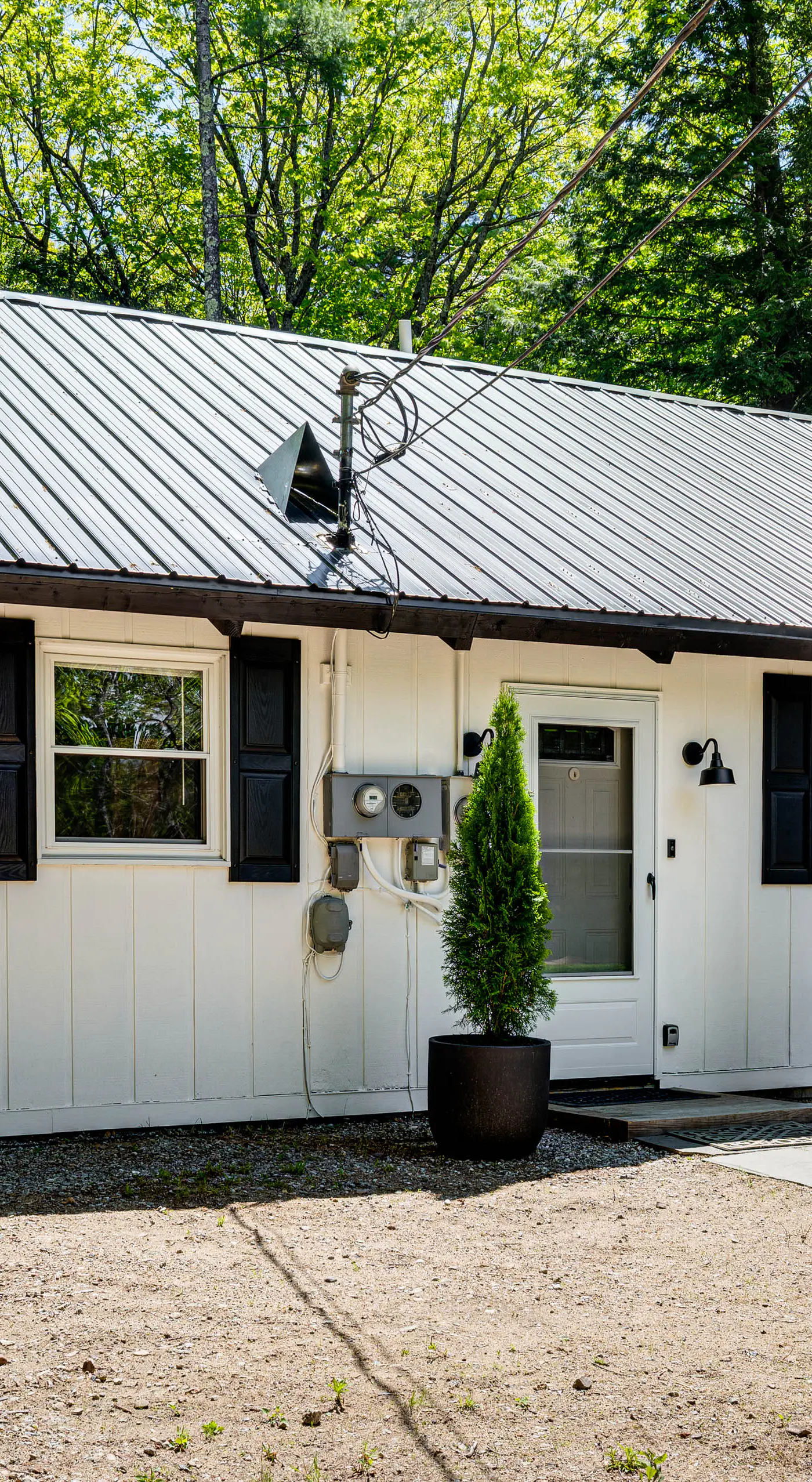2 Mi to Conway: Cozy Cabin w/ Grill & Yard!