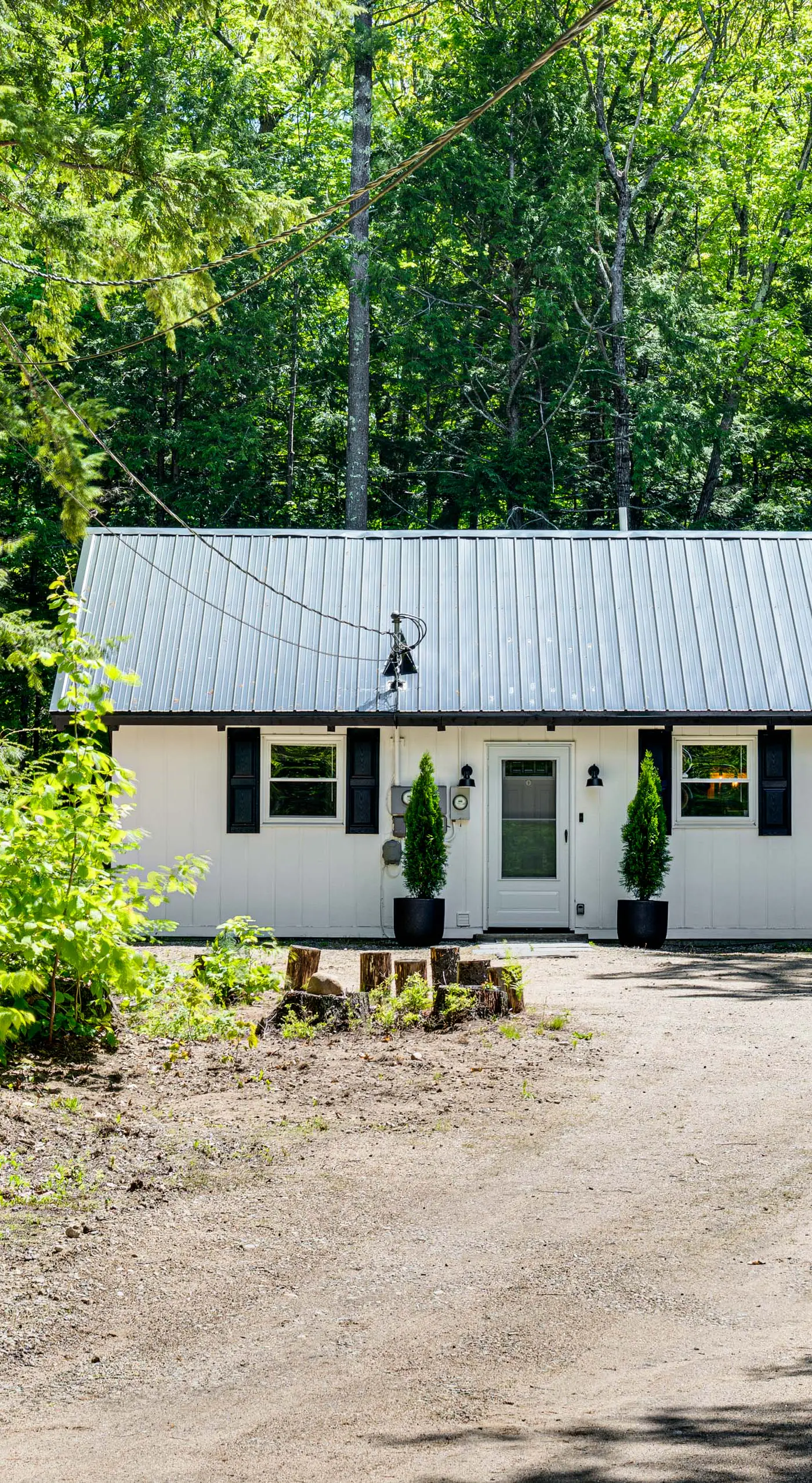 2 Mi to Conway: Cozy Cabin w/ Grill & Yard!
