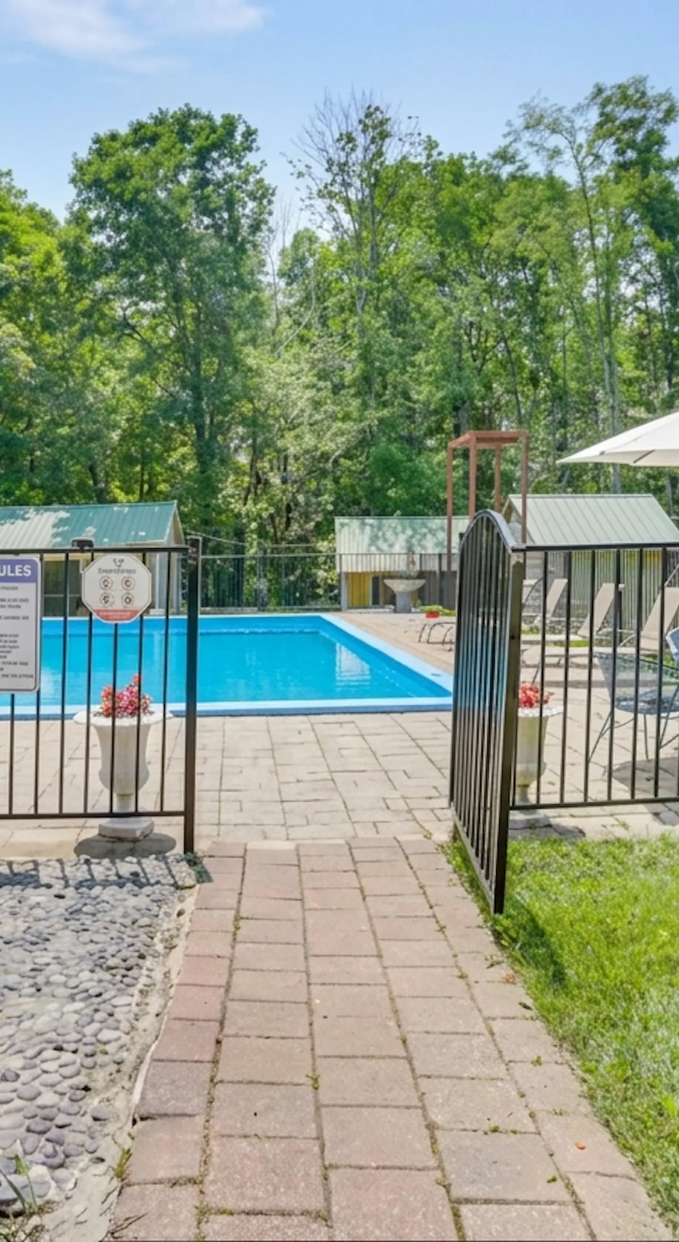 6 Mi to Bethel Woods: Cabin w/ Pool Access