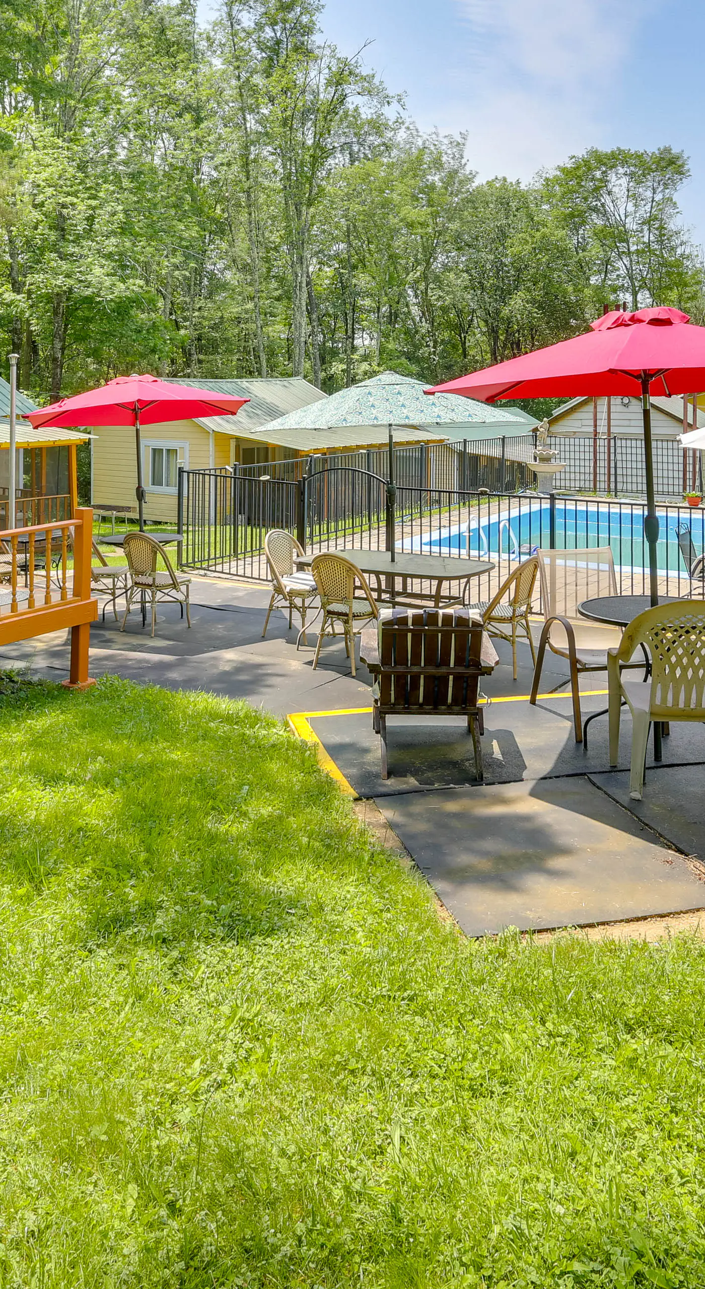 6 Mi to Bethel Woods: Cabin w/ Pool Access
