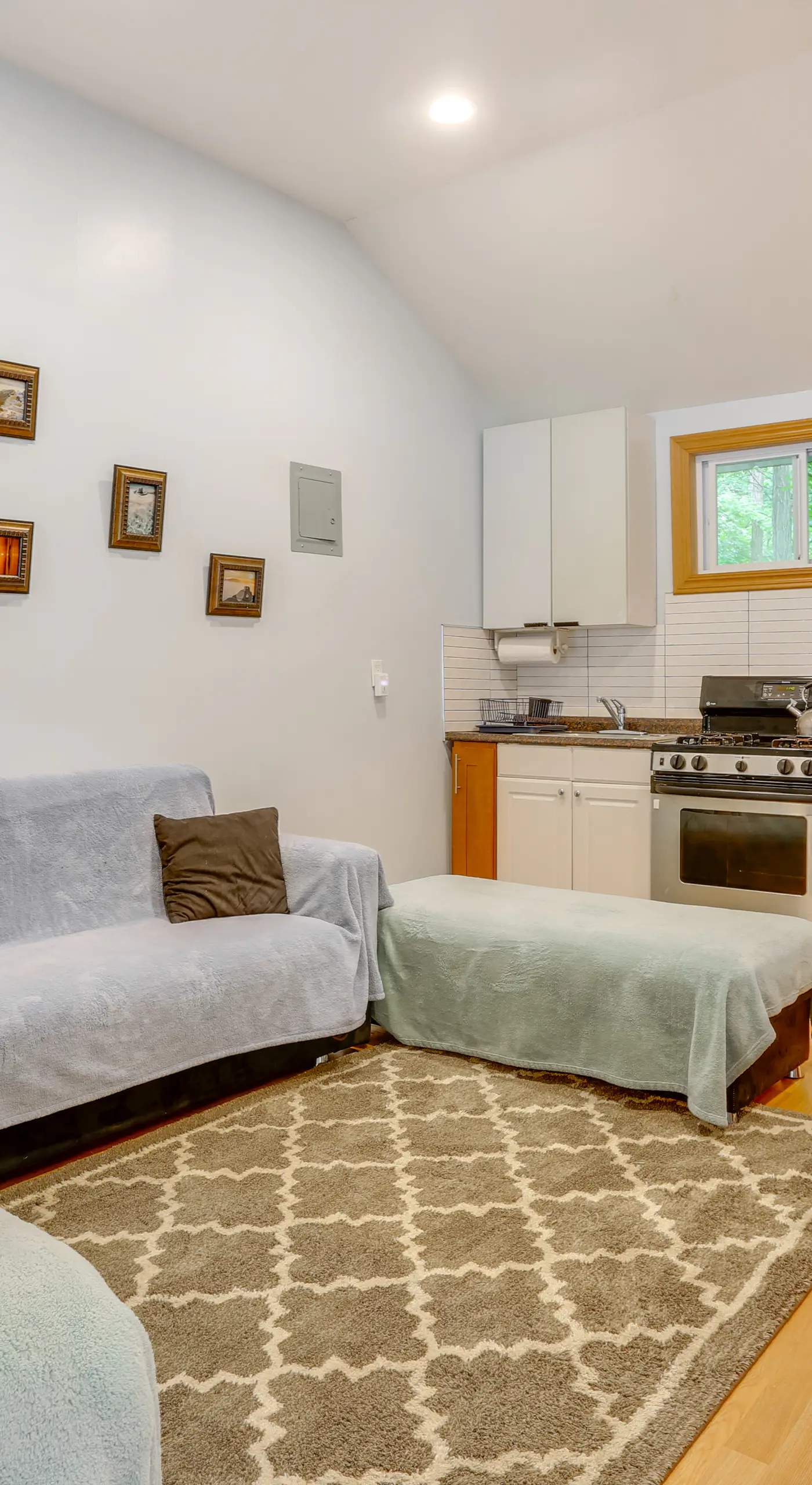 6 Mi to Bethel Woods: Cabin w/ Pool Access