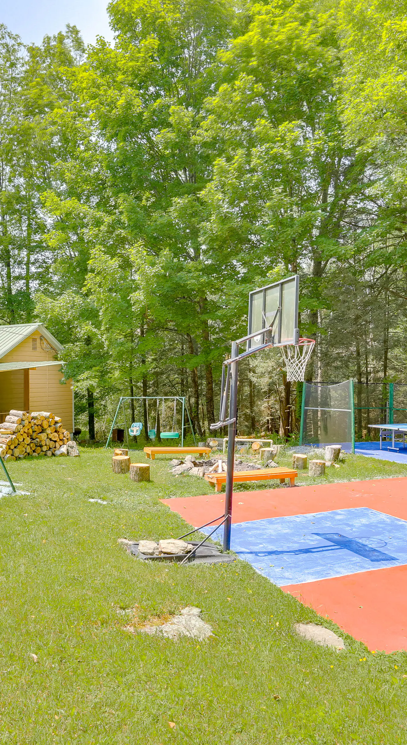 6 Mi to Bethel Woods: Cabin w/ Pool Access