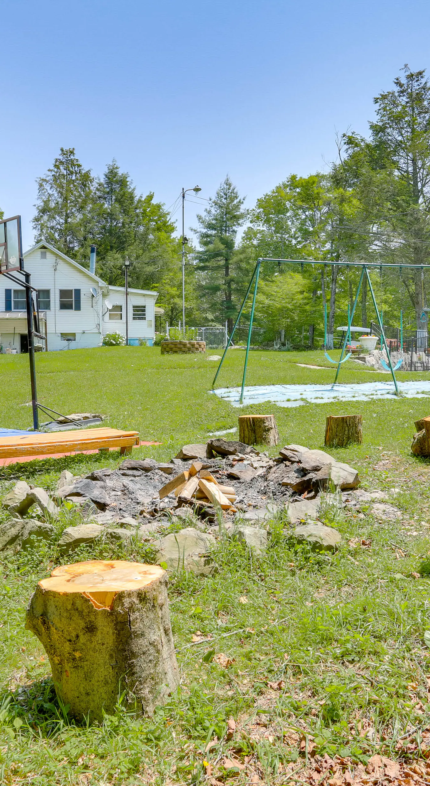 6 Mi to Bethel Woods: Cabin w/ Pool Access