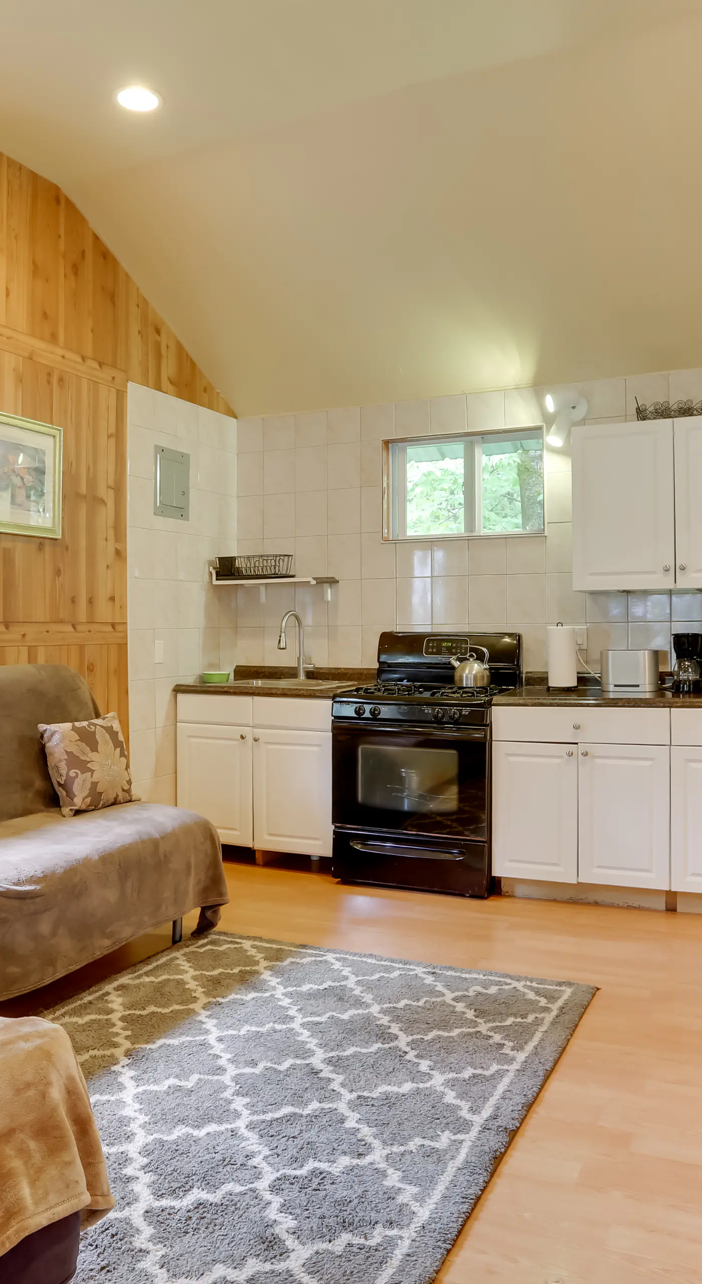 Screened Porch + Fire Pit: Cabin Near Bethel Woods