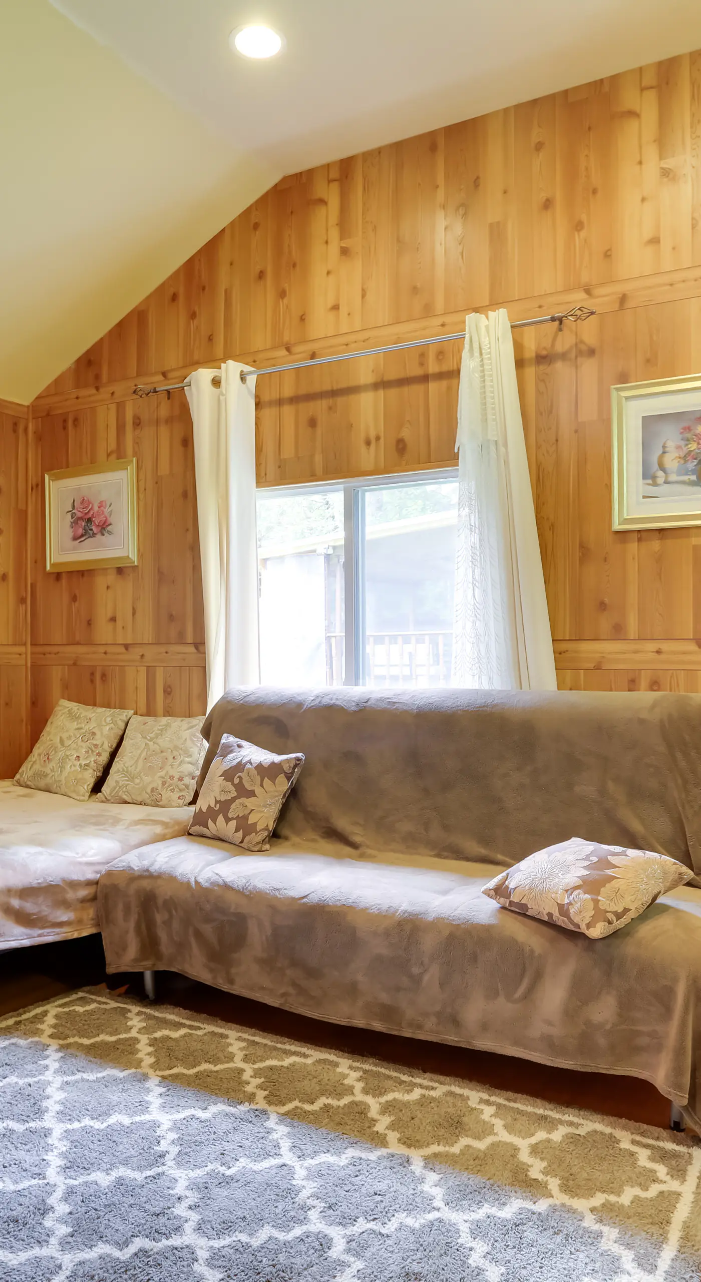 Screened Porch + Fire Pit: Cabin Near Bethel Woods