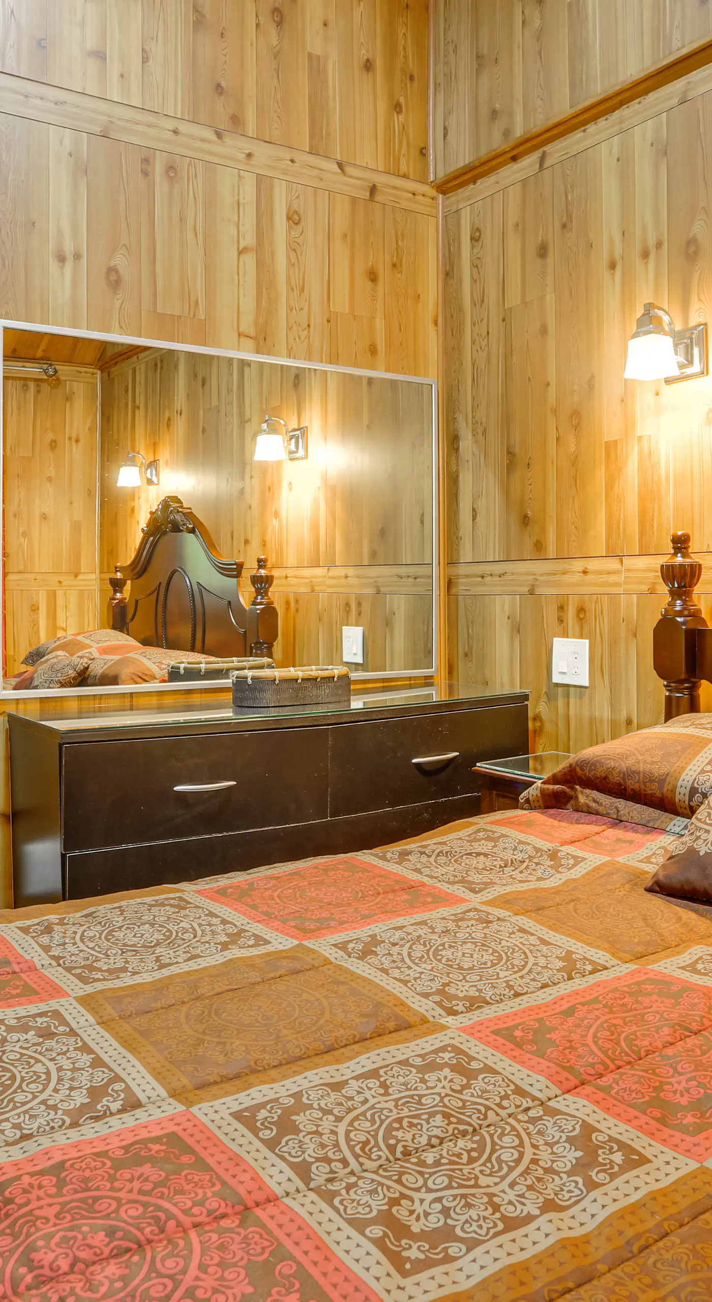 6 Mi to Bethel Woods Center: Cabin Near Shops