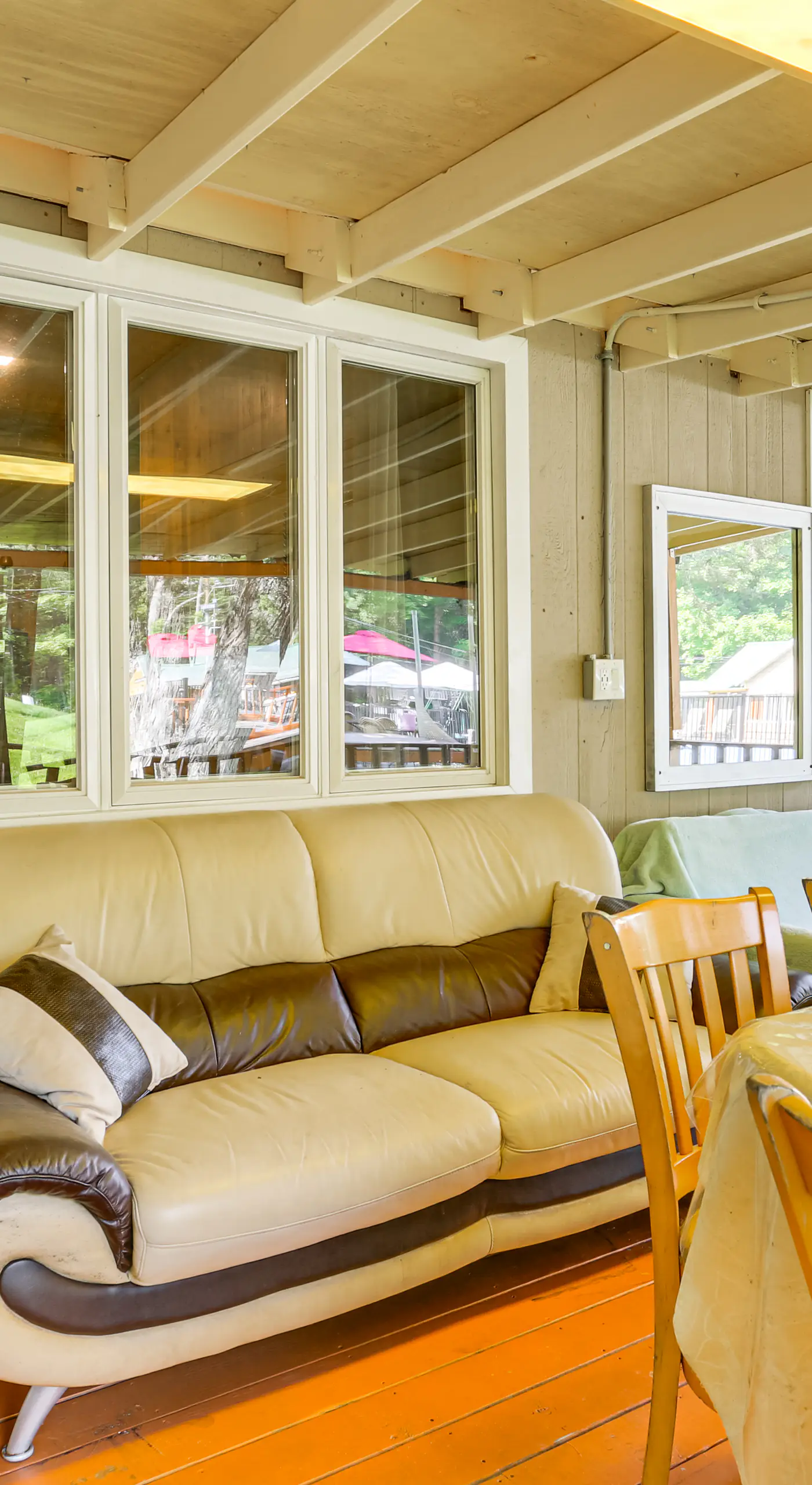 6 Mi to Bethel Woods Center: Cabin Near Shops