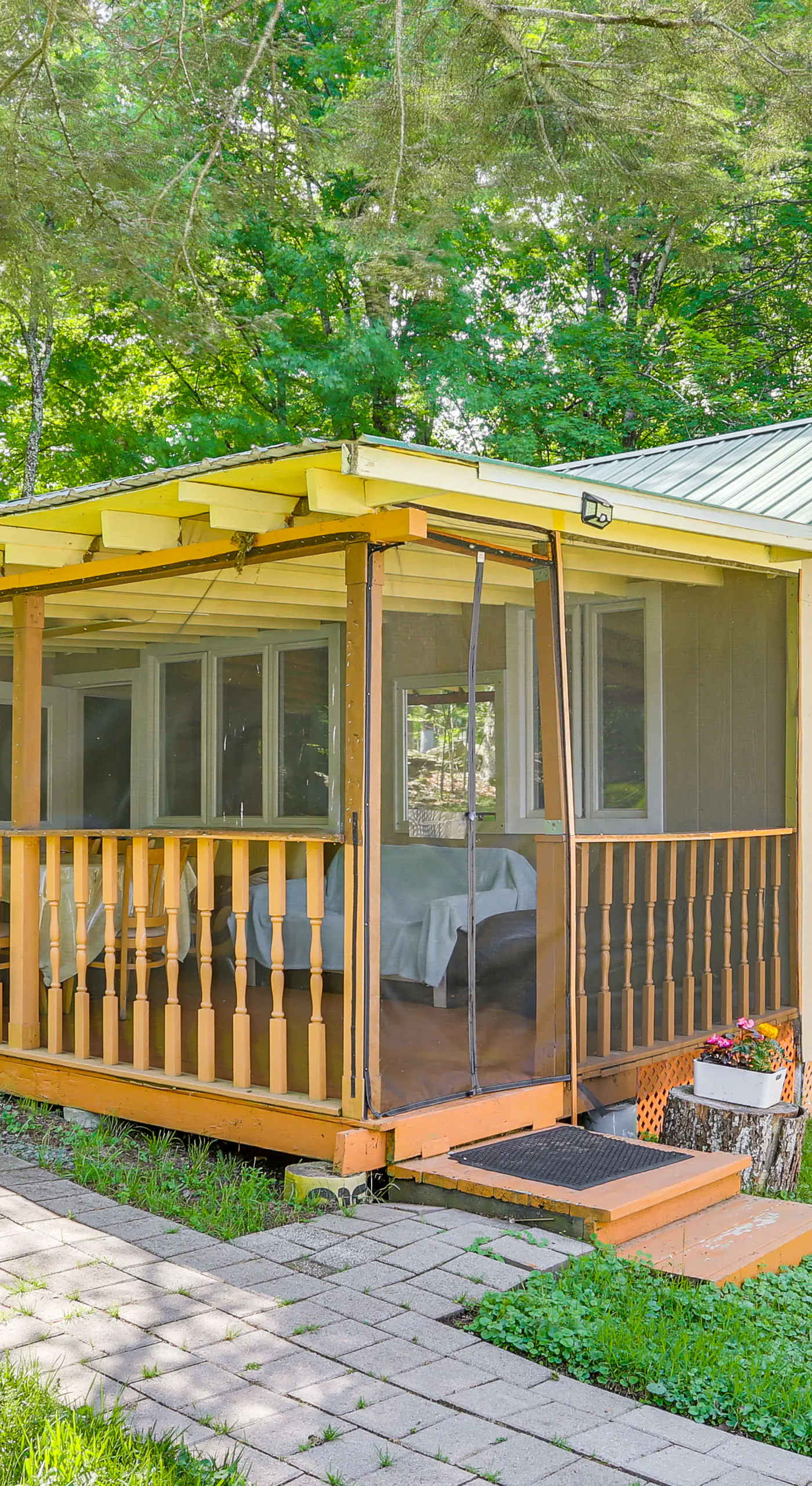 6 Mi to Bethel Woods Center: Cabin Near Shops
