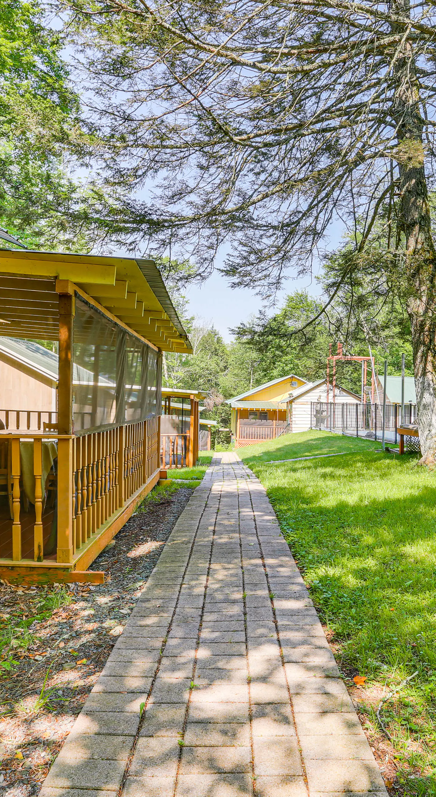 6 Mi to Bethel Woods Center: Cabin Near Shops