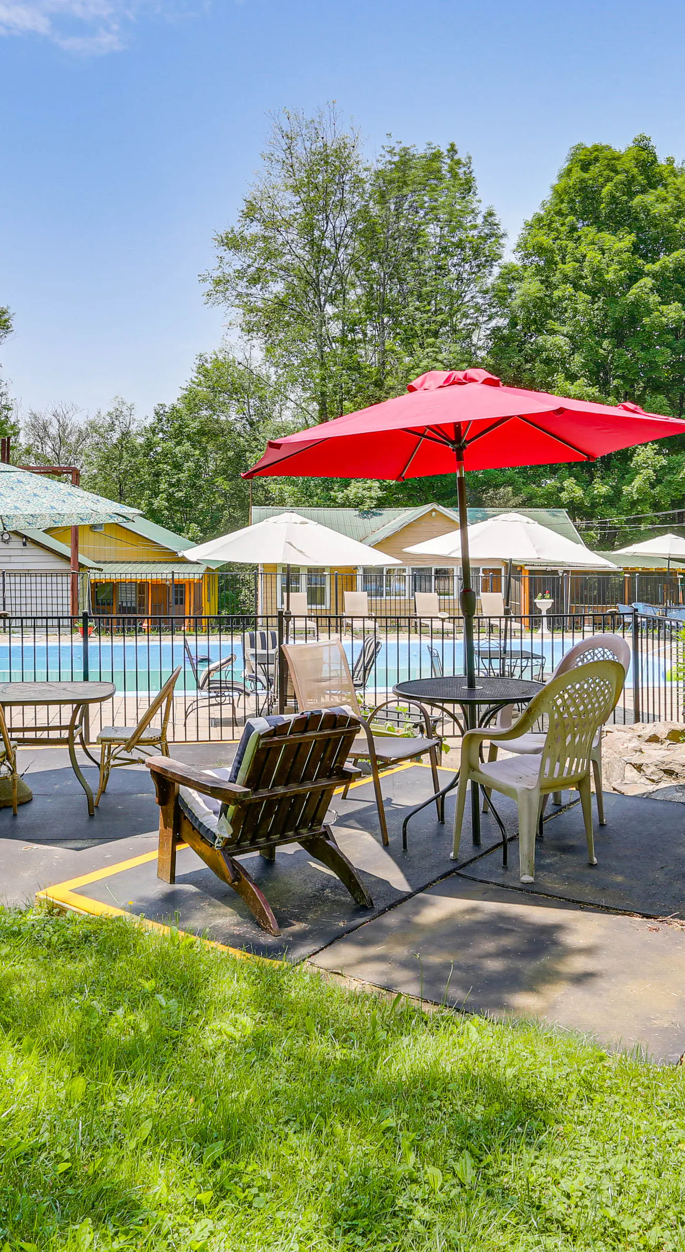 6 Mi to Bethel Woods Center: Cabin Near Shops