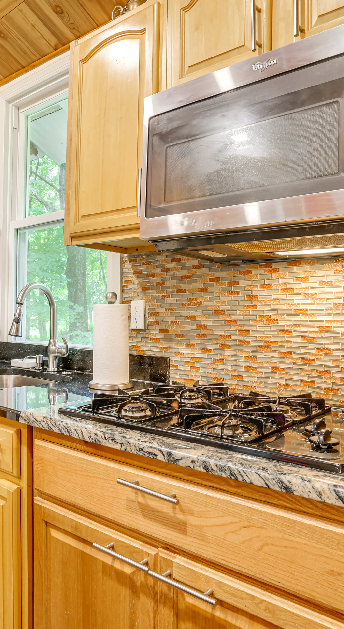 6 Mi to Bethel Woods Center: Cabin Near Shops