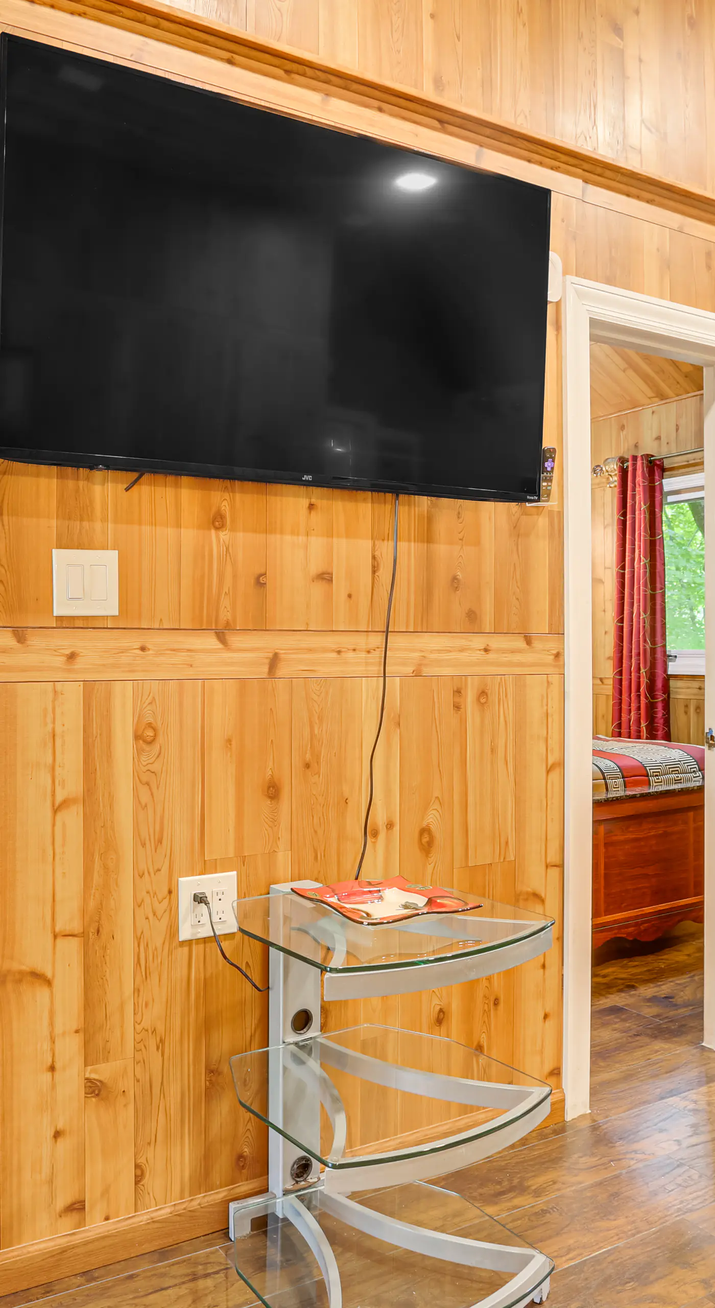 6 Mi to Bethel Woods Center: Cabin Near Shops