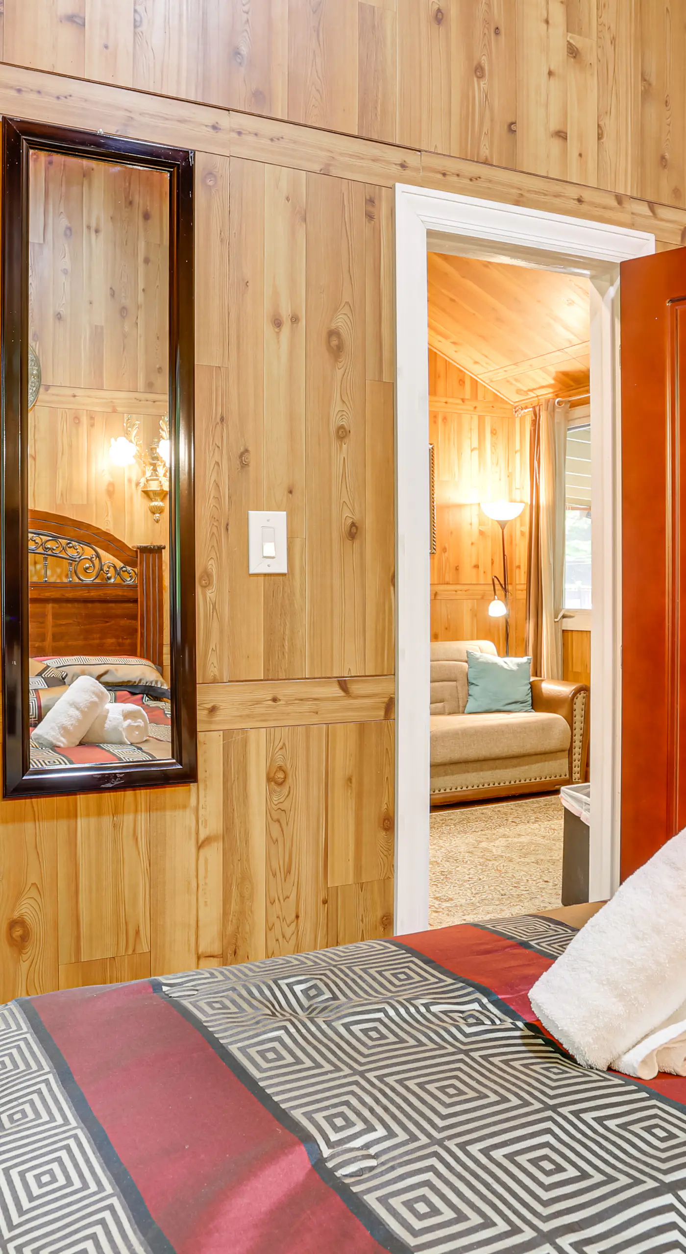 6 Mi to Bethel Woods Center: Cabin Near Shops