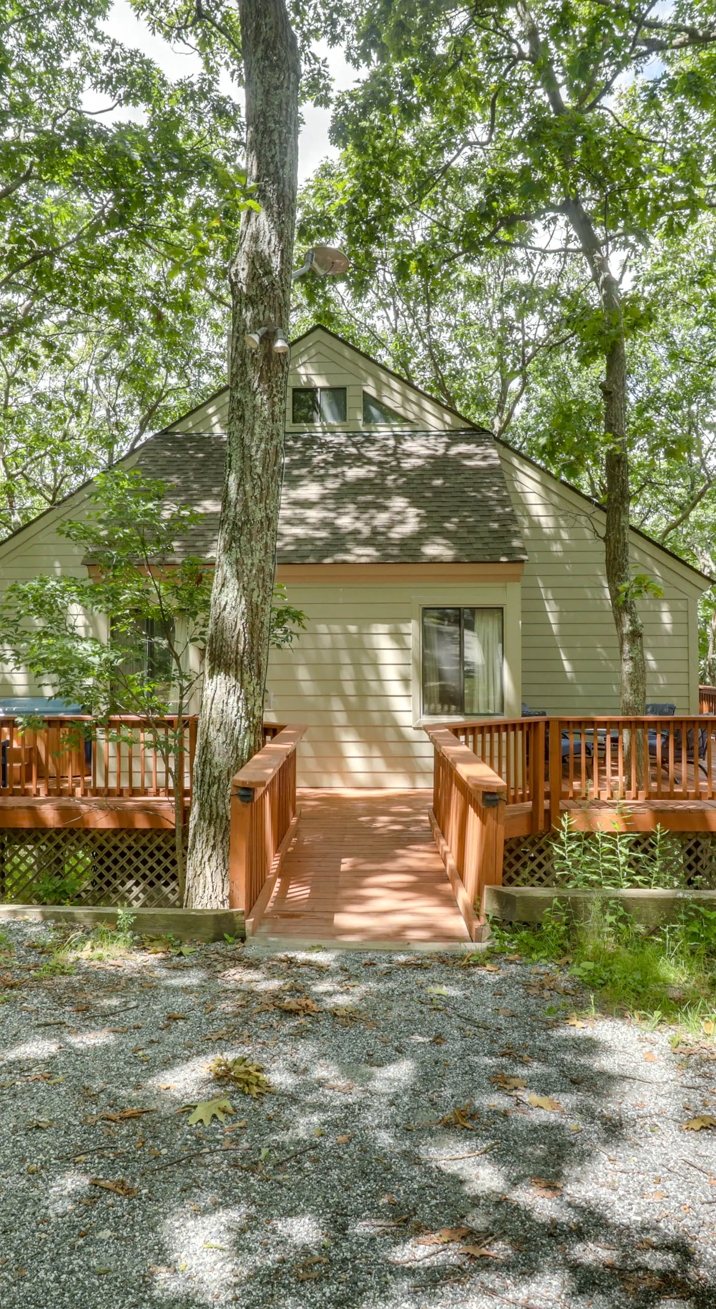 Wintergreen Home w/ Hot Tub, Deck & Mountain Views