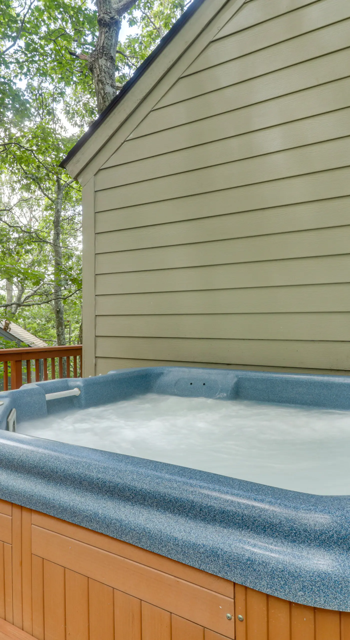 Wintergreen Home w/ Hot Tub, Deck & Mountain Views