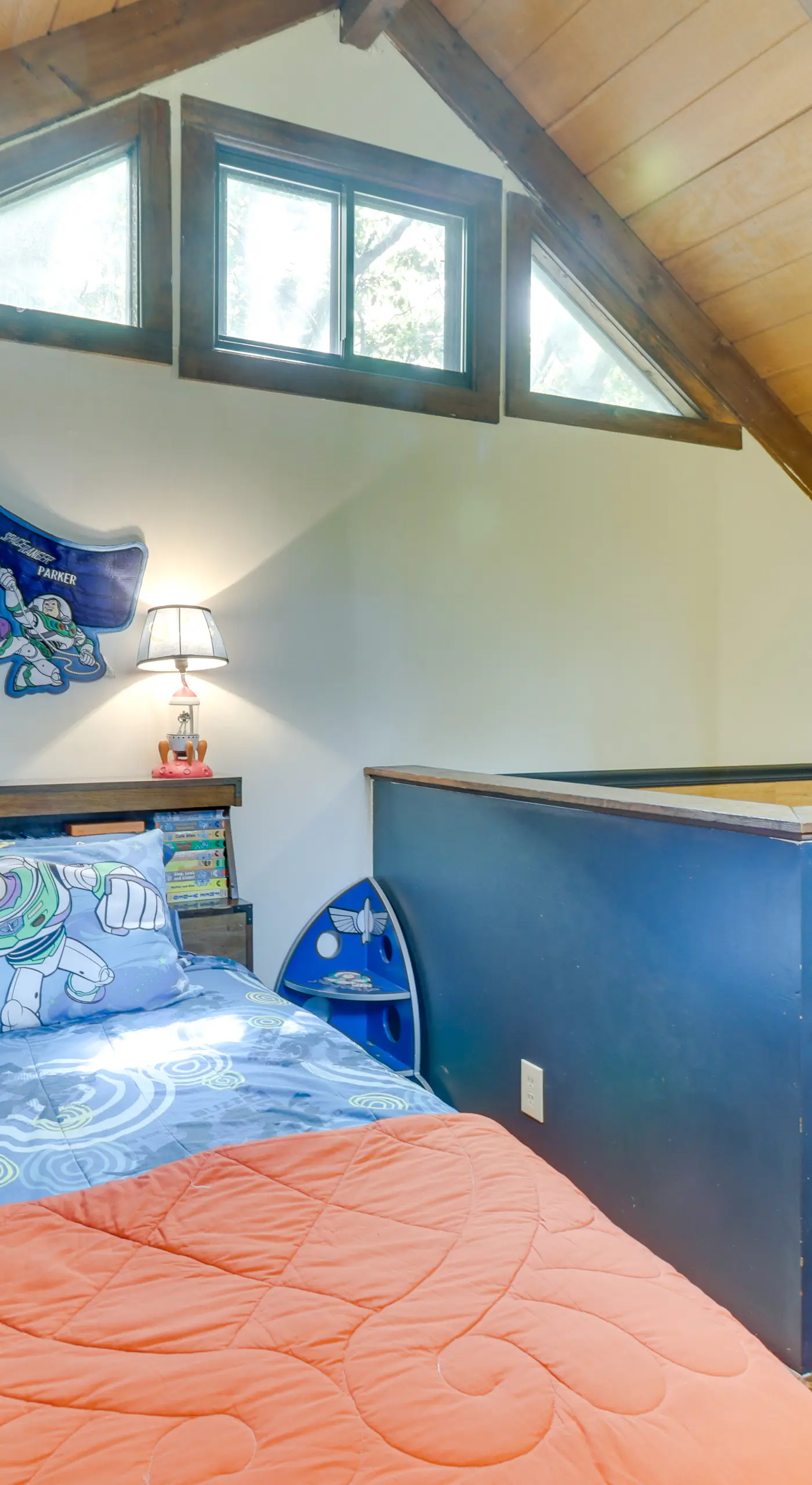 Wintergreen Home w/ Hot Tub, Deck & Mountain Views