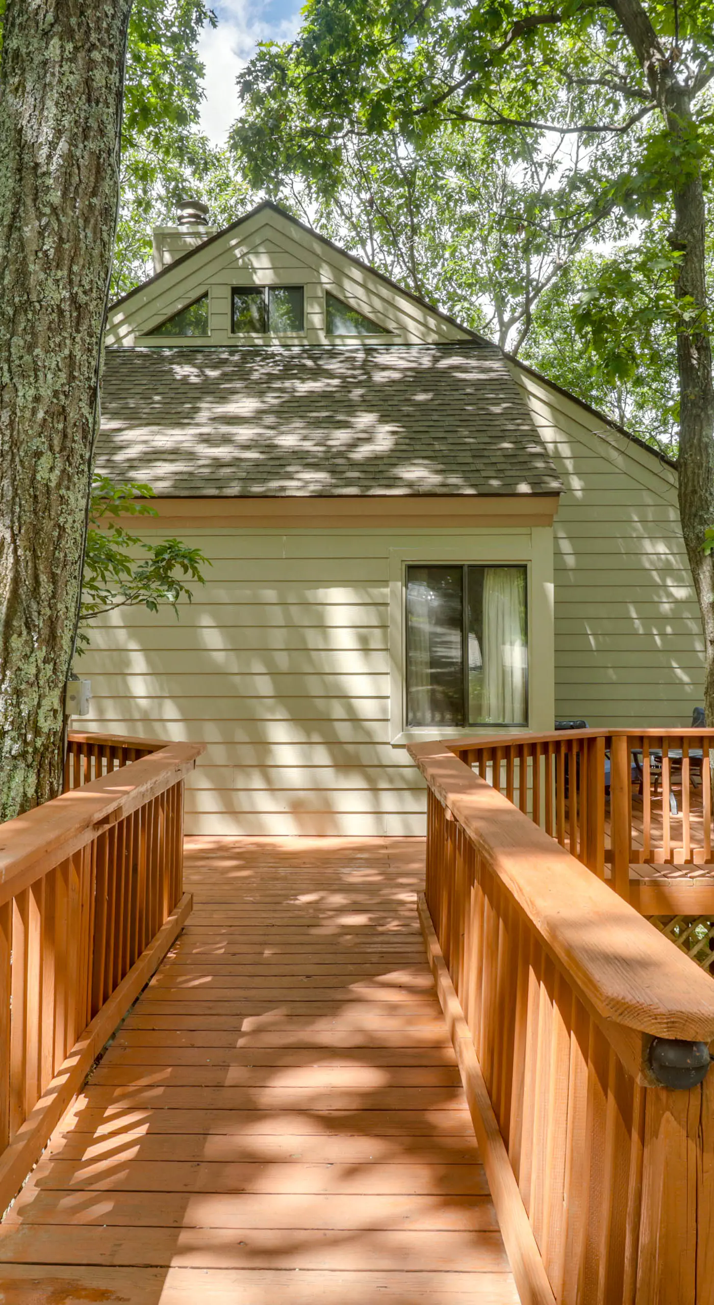 Wintergreen Home w/ Hot Tub, Deck & Mountain Views