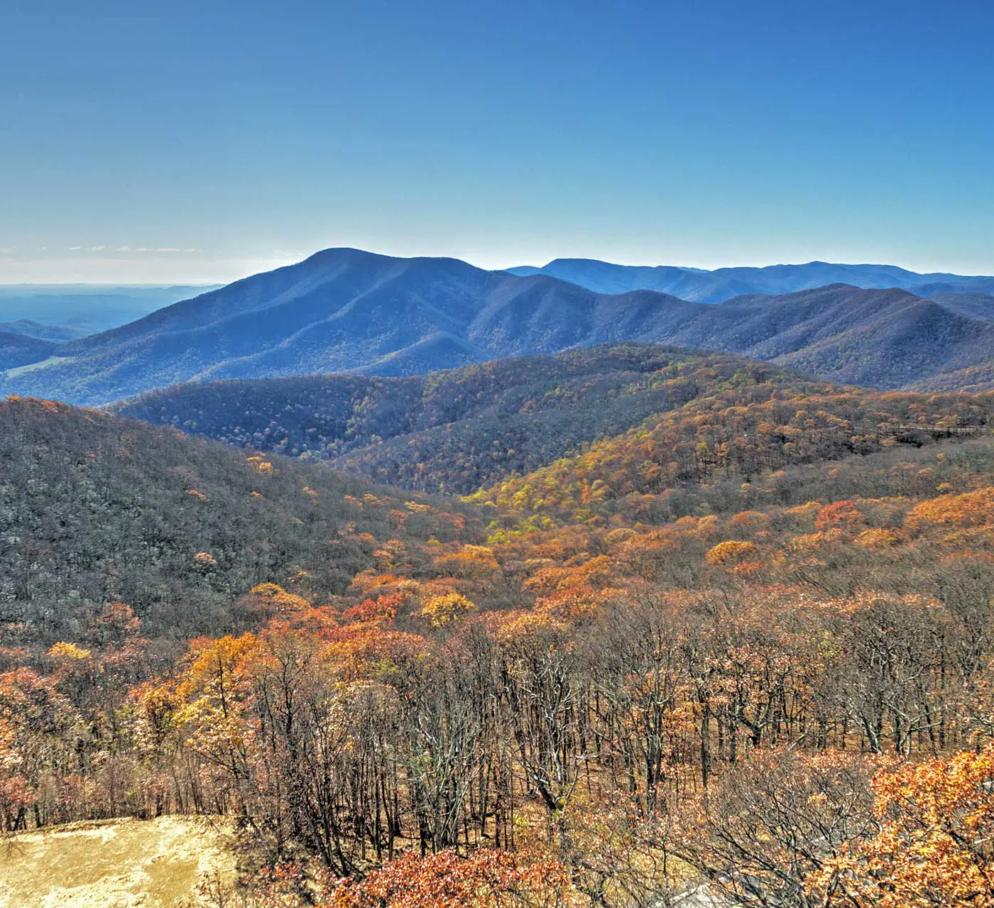 Wintergreen Home w/ Hot Tub, Deck & Mountain Views