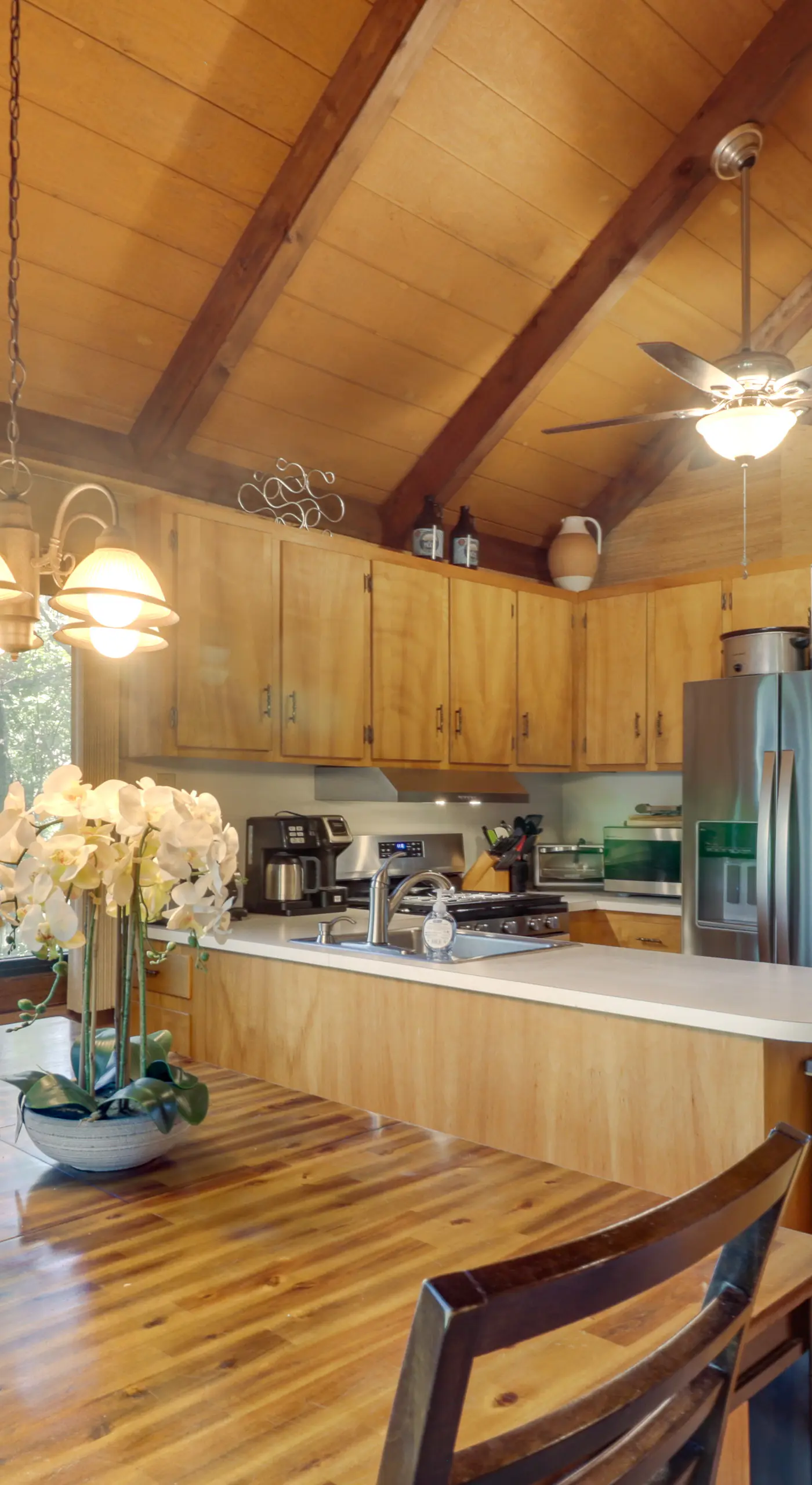 Wintergreen Home w/ Hot Tub, Deck & Mountain Views