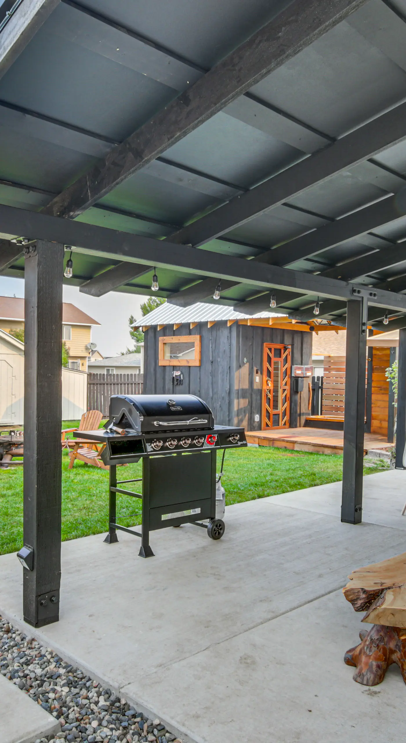 Sauna, Gas Grill & More! Belgrade Duplex
