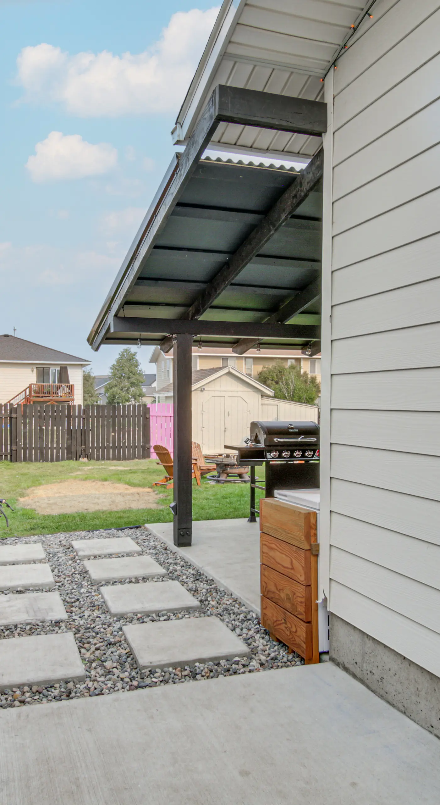 Sauna, Gas Grill & More! Belgrade Duplex