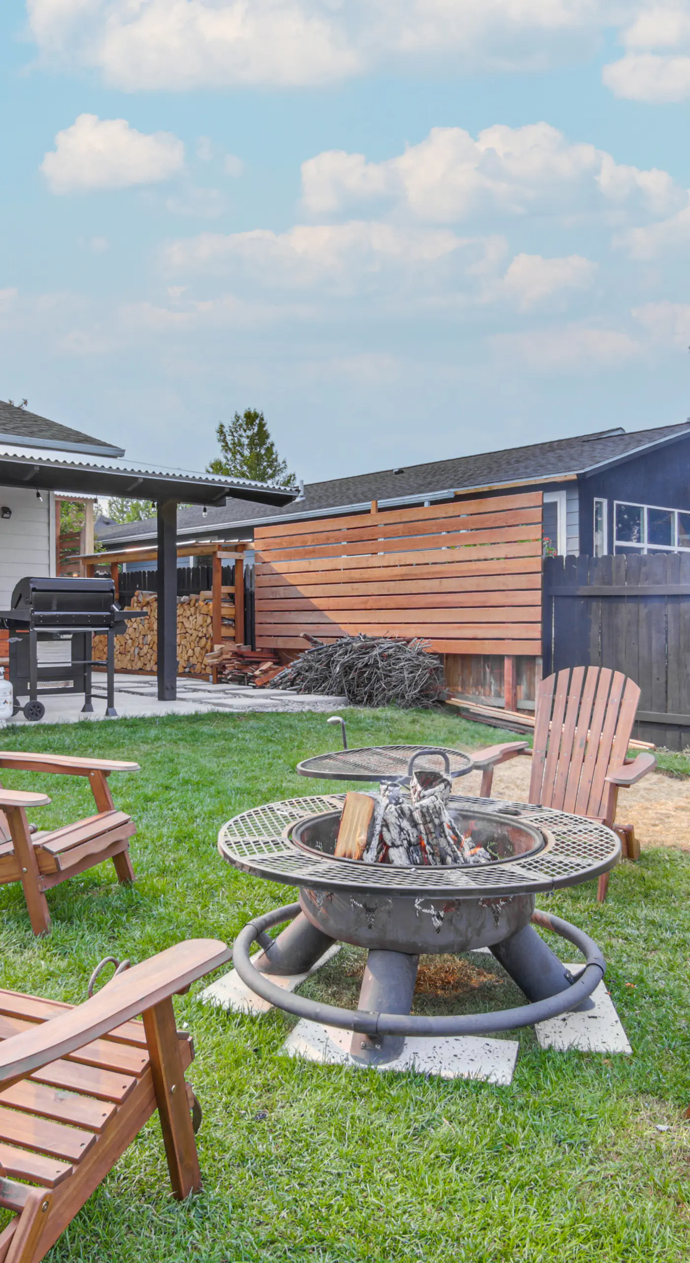 Sauna, Gas Grill & More! Belgrade Duplex