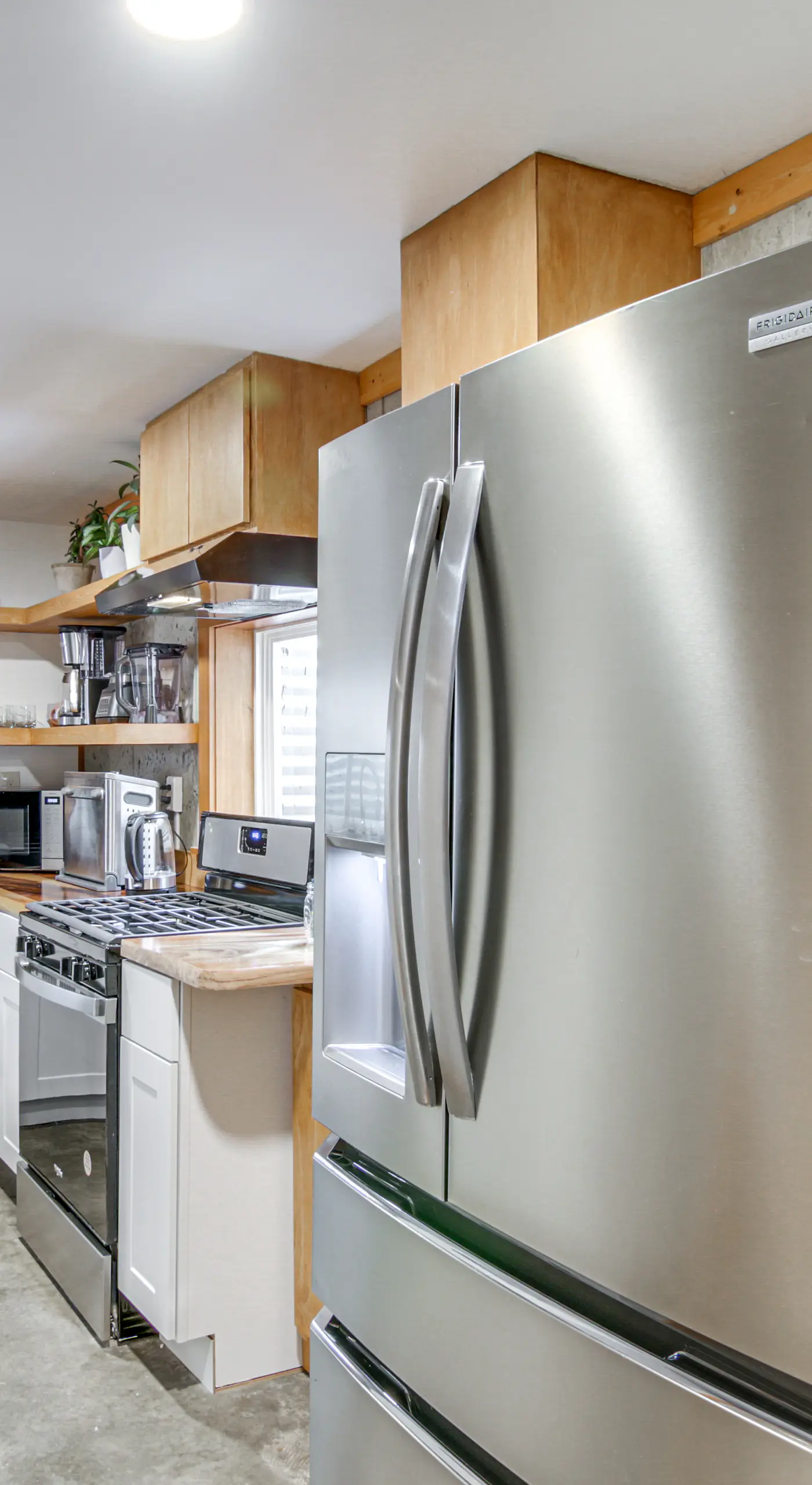 Sauna, Gas Grill & More! Belgrade Duplex