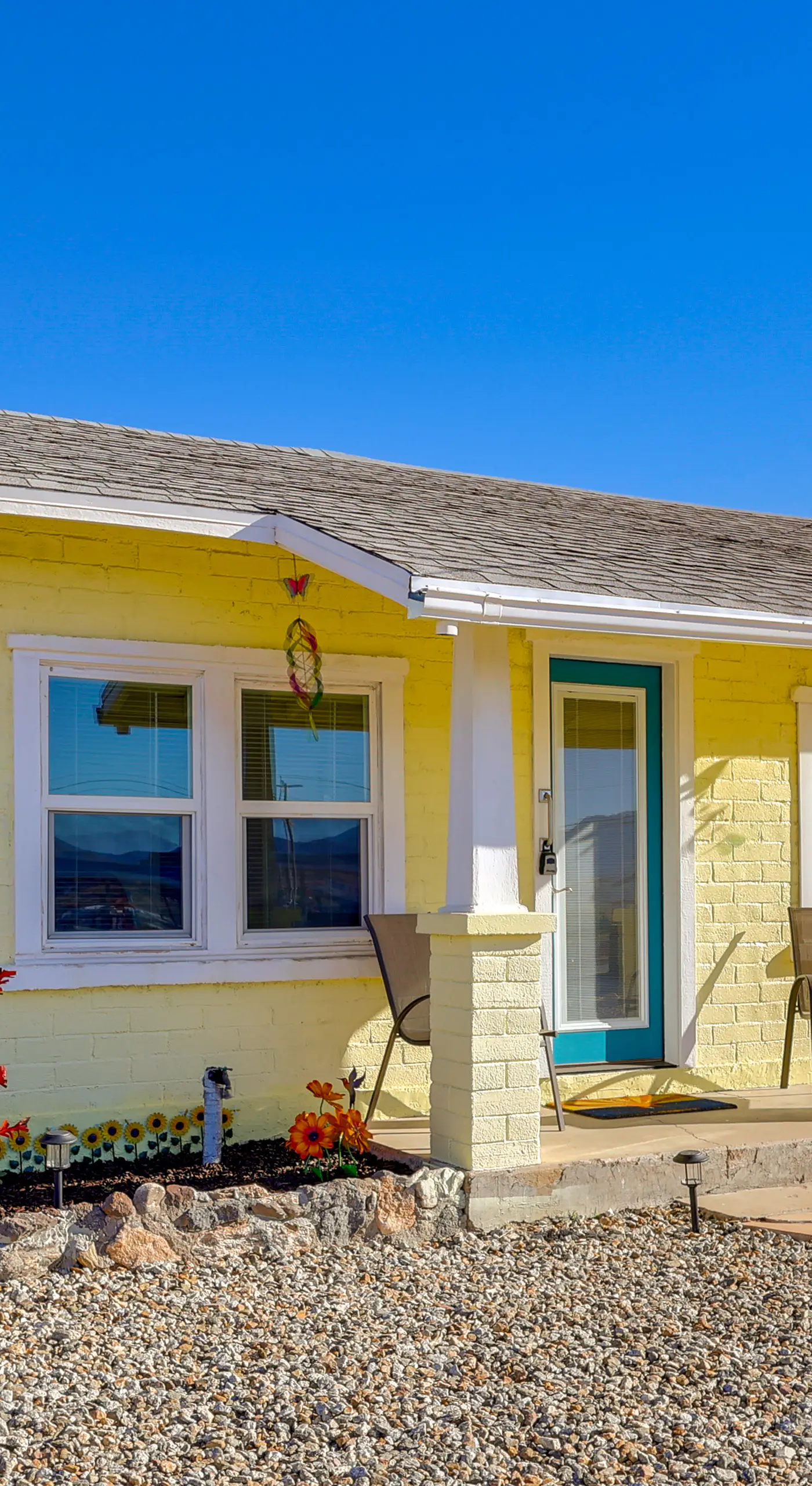 Route 66 Roadtripper Retreat w/ Private Backyard