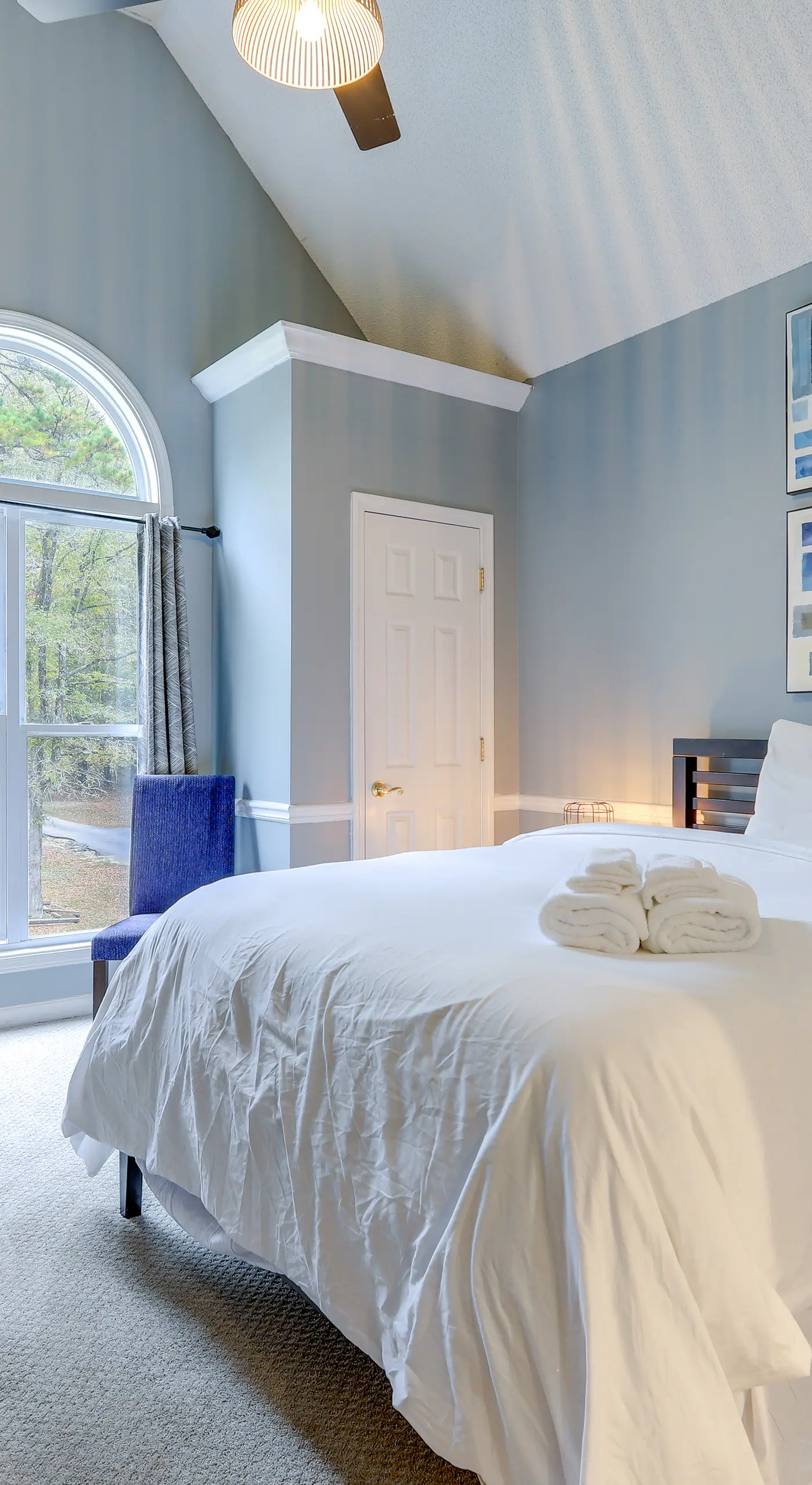 Spacious Stockbridge Manor: Pool Table, 2 Kitchens