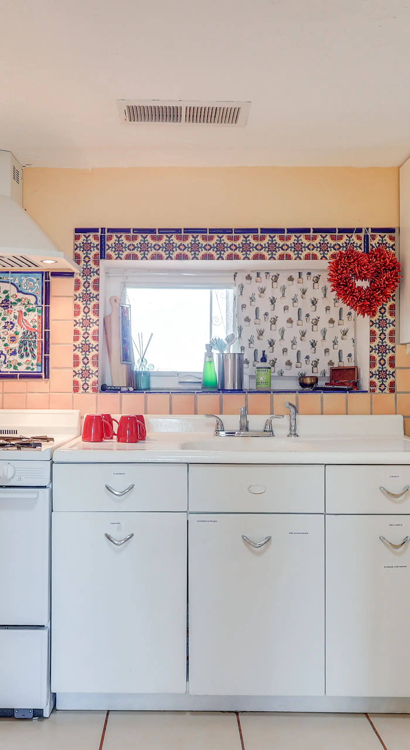 Walk Downtown: Authentic Adobe Home in Las Cruces!