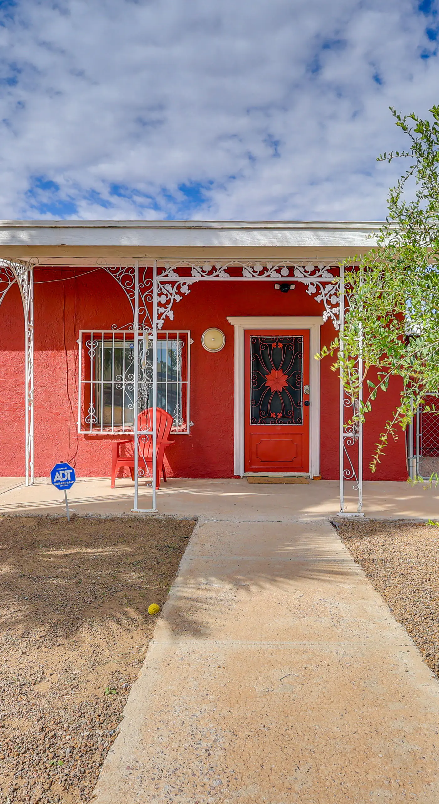 Walk Downtown: Authentic Adobe Home in Las Cruces!