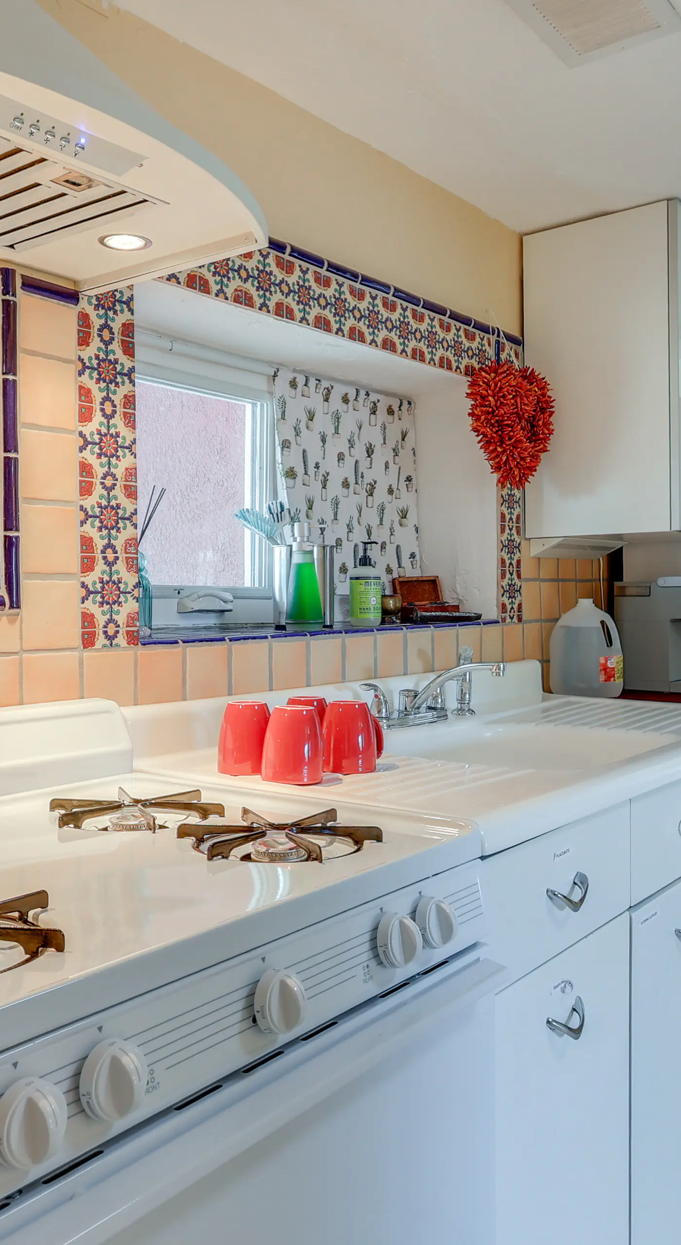 Walk Downtown: Authentic Adobe Home in Las Cruces!