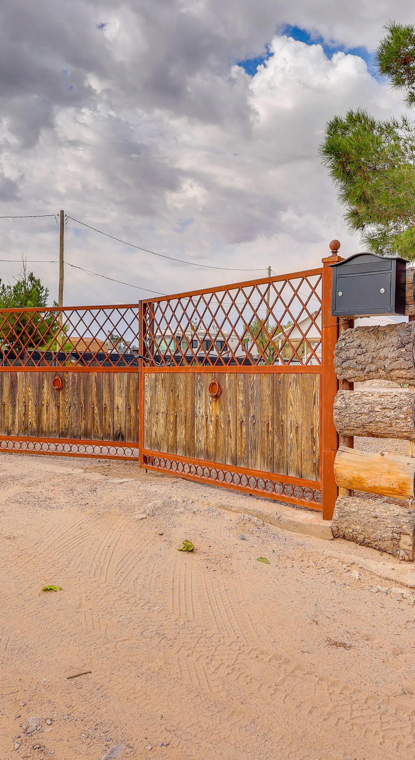 Walk Downtown: Authentic Adobe Home in Las Cruces!