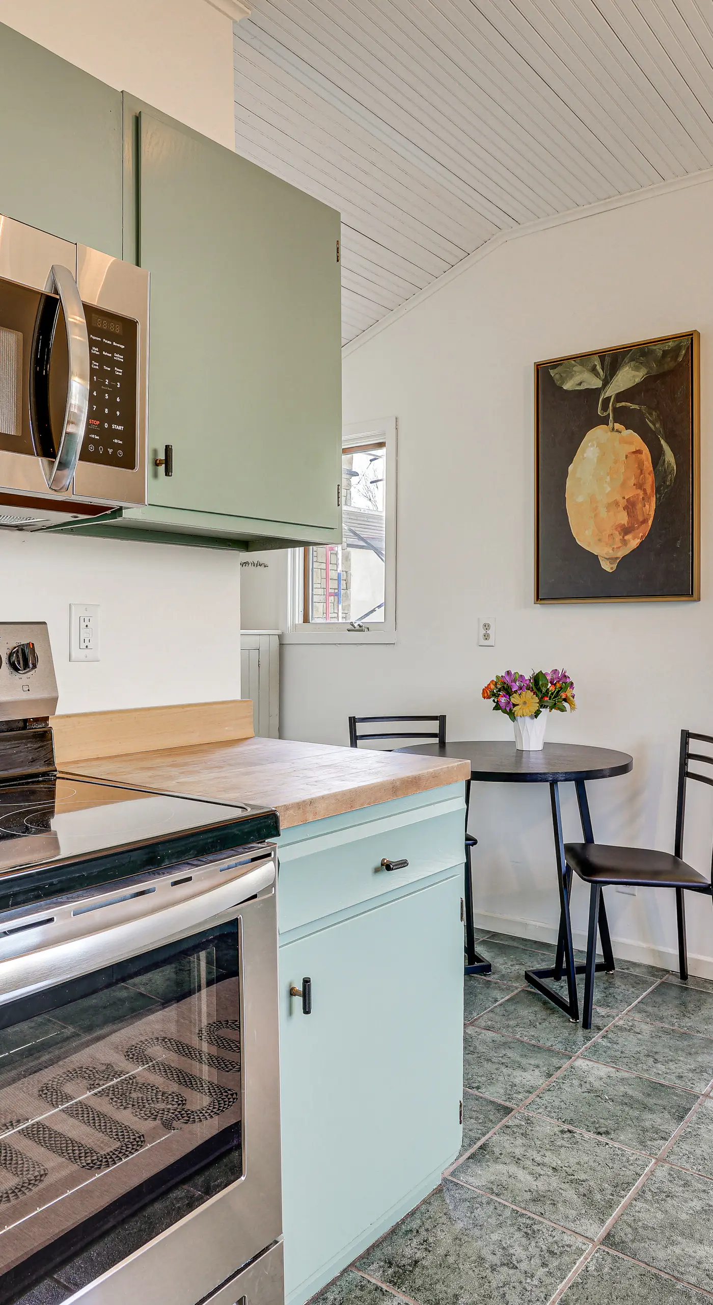 Saint Paul Vacation Rental Near Shopping & Dining!