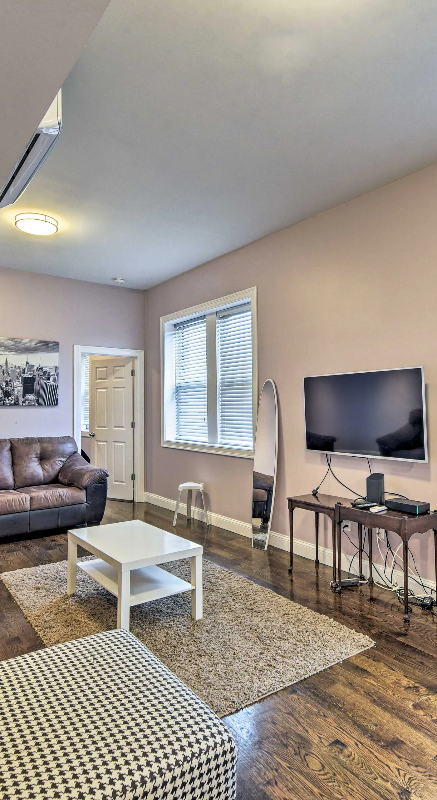 Boston Apartment < 10 Mi to Top Universities