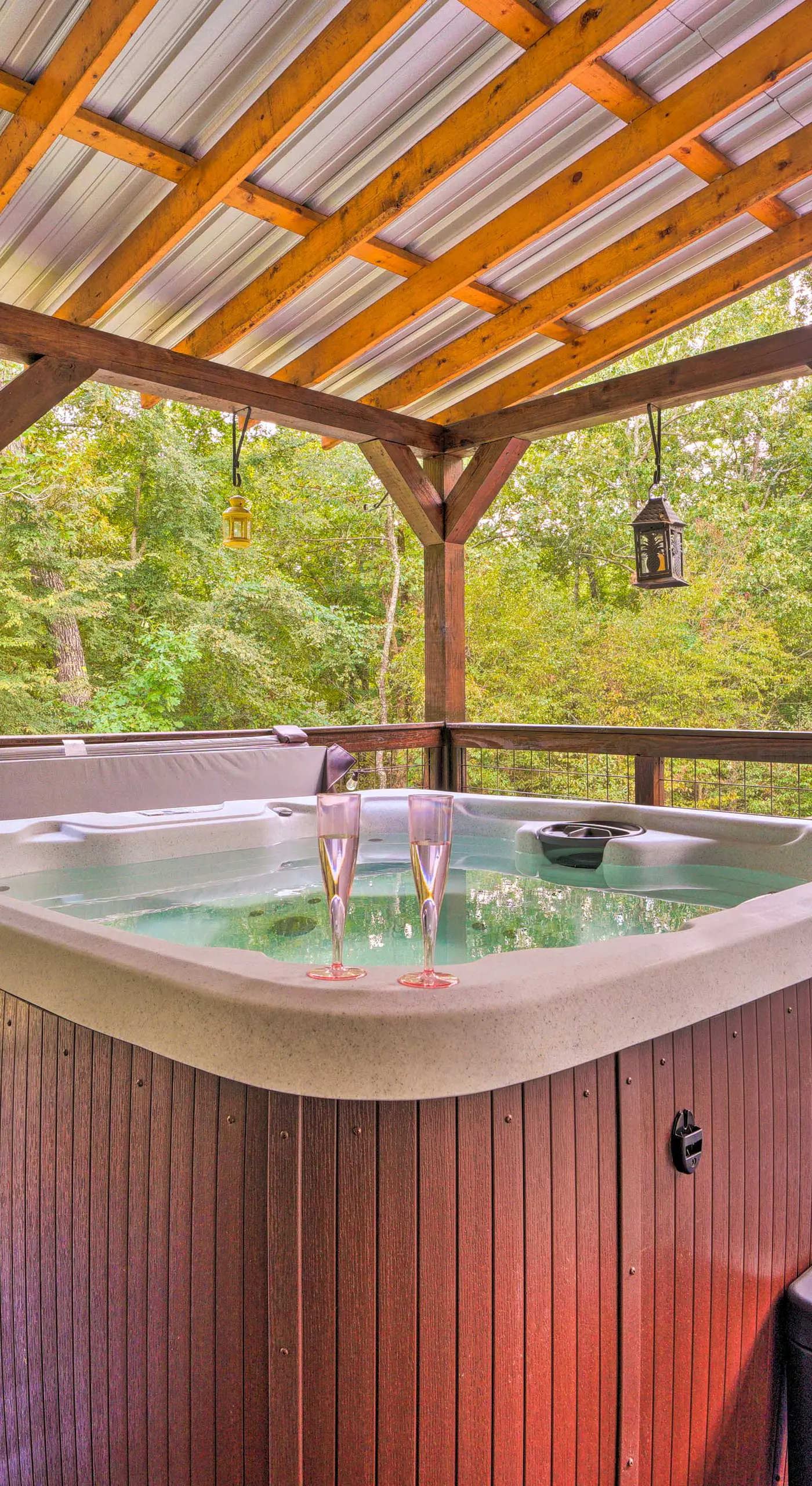 Pet-Friendly Home w/ Deck in Broken Bow!