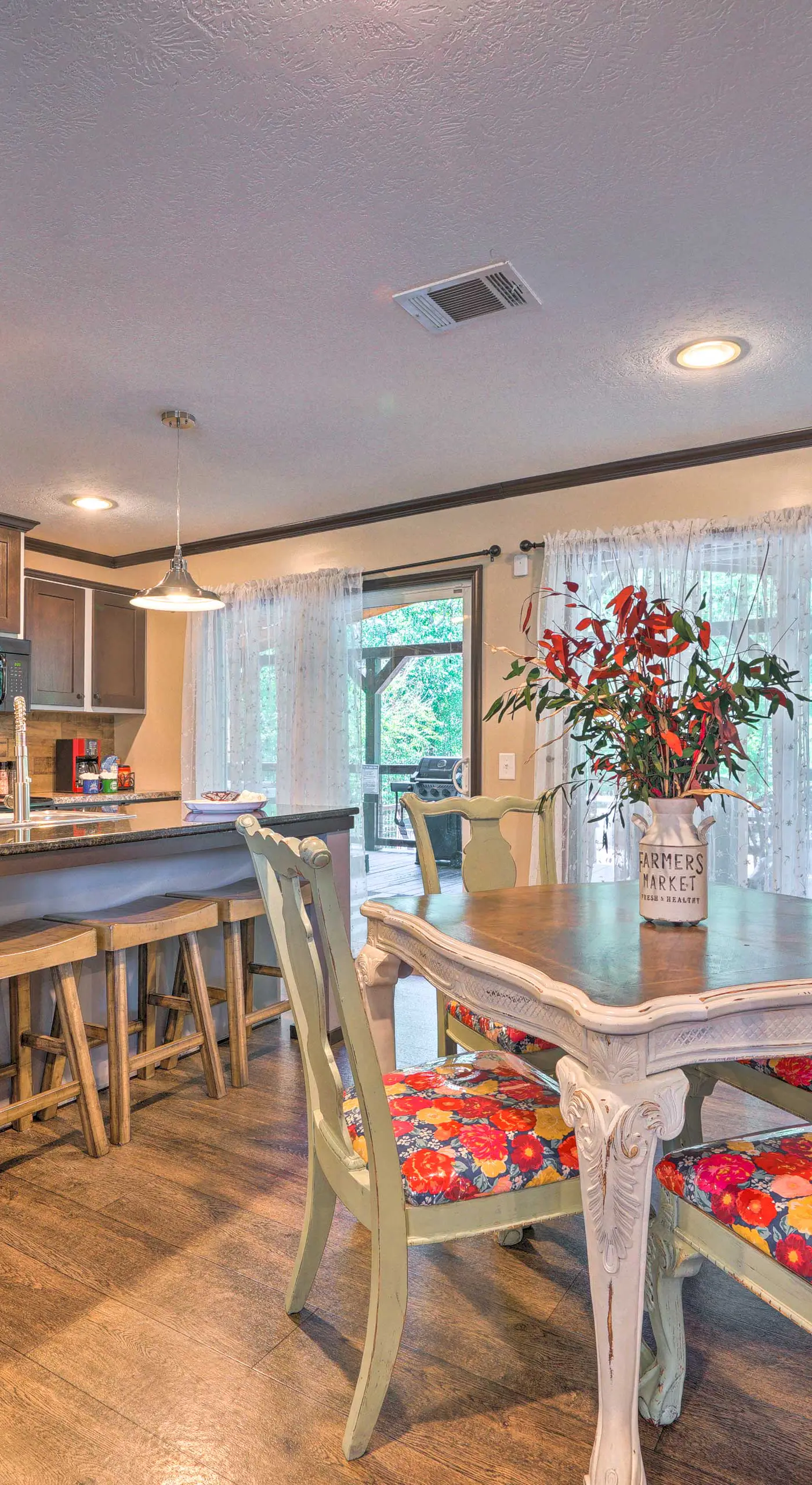 Pet-Friendly Home w/ Deck in Broken Bow!