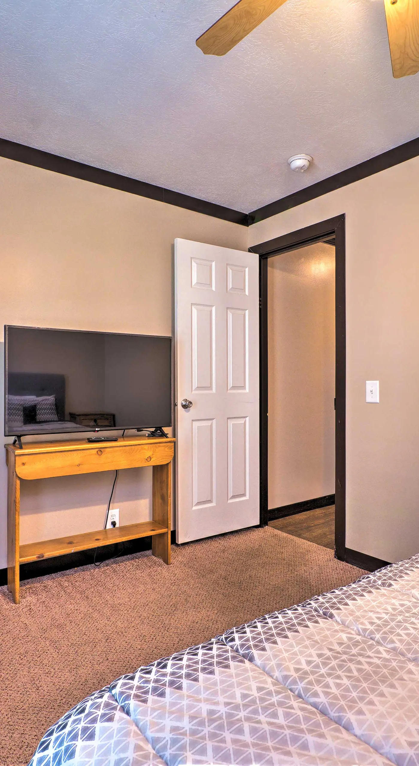 Pet-Friendly Home w/ Deck in Broken Bow!