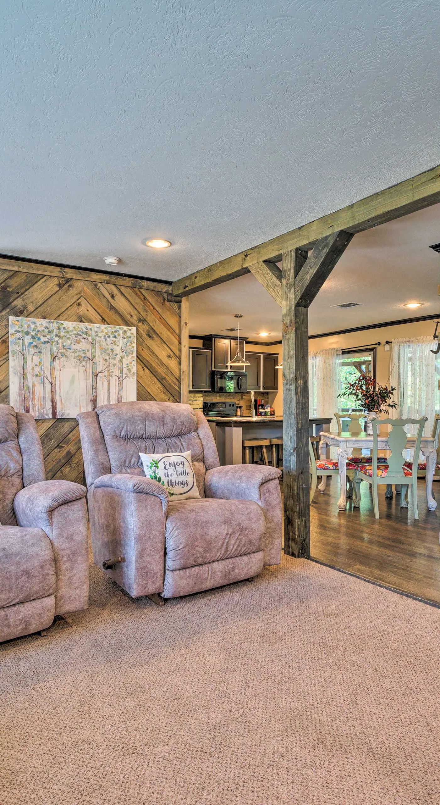 Pet-Friendly Home w/ Deck in Broken Bow!